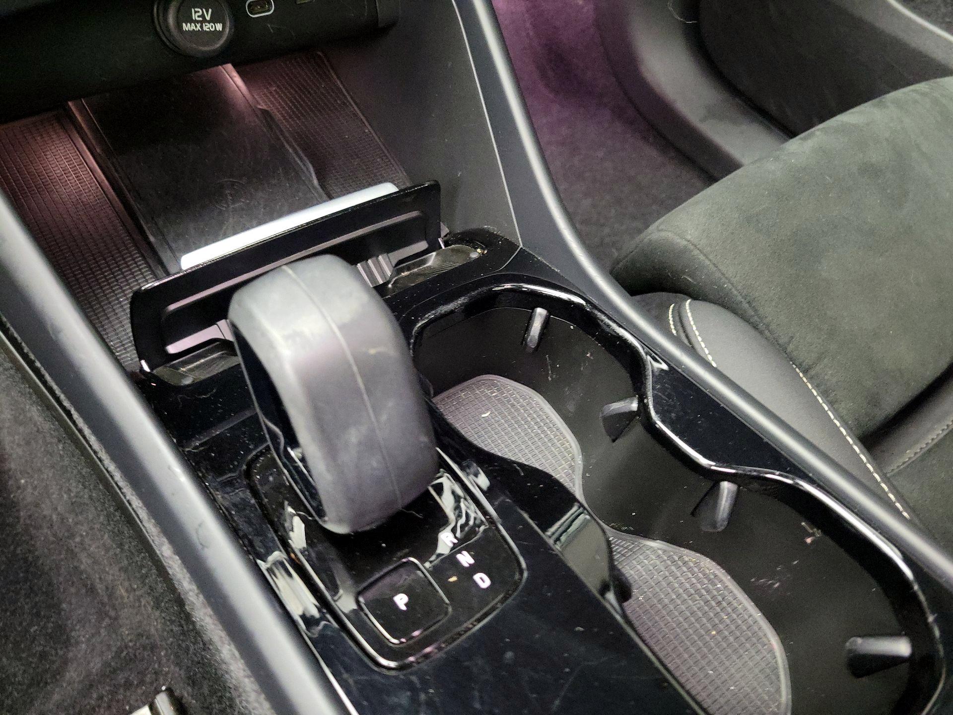 Thumbnail: 2022 Volvo C40 - 18