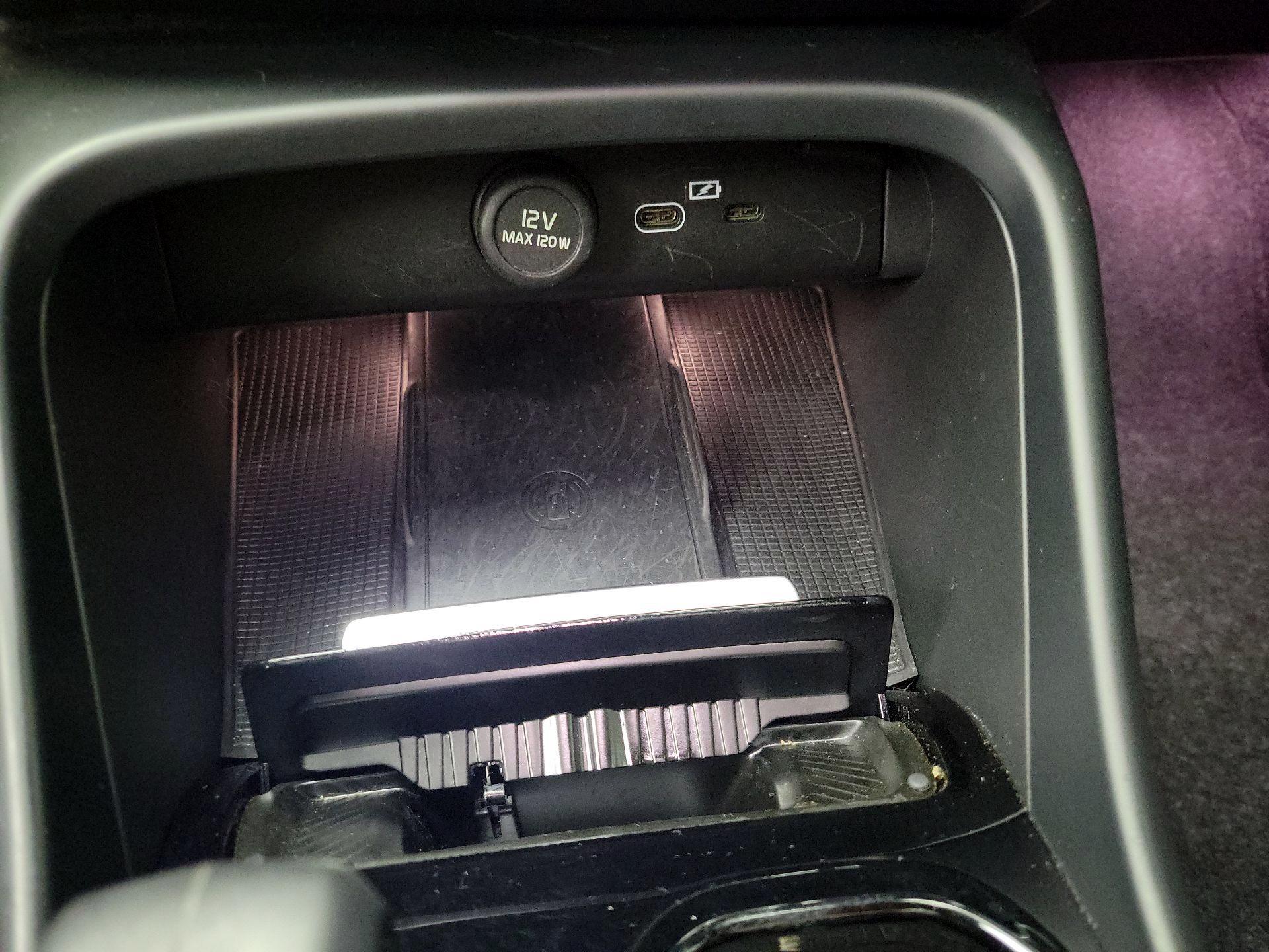 Thumbnail: 2022 Volvo C40 - 19