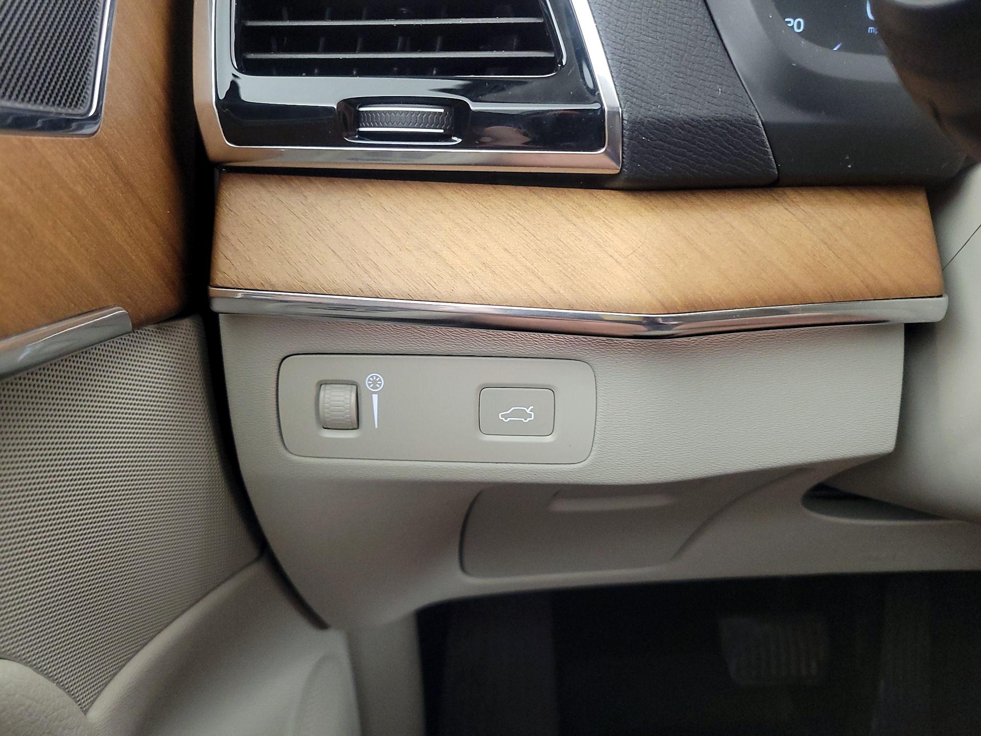 Thumbnail: 2022 Volvo XC90 - 13