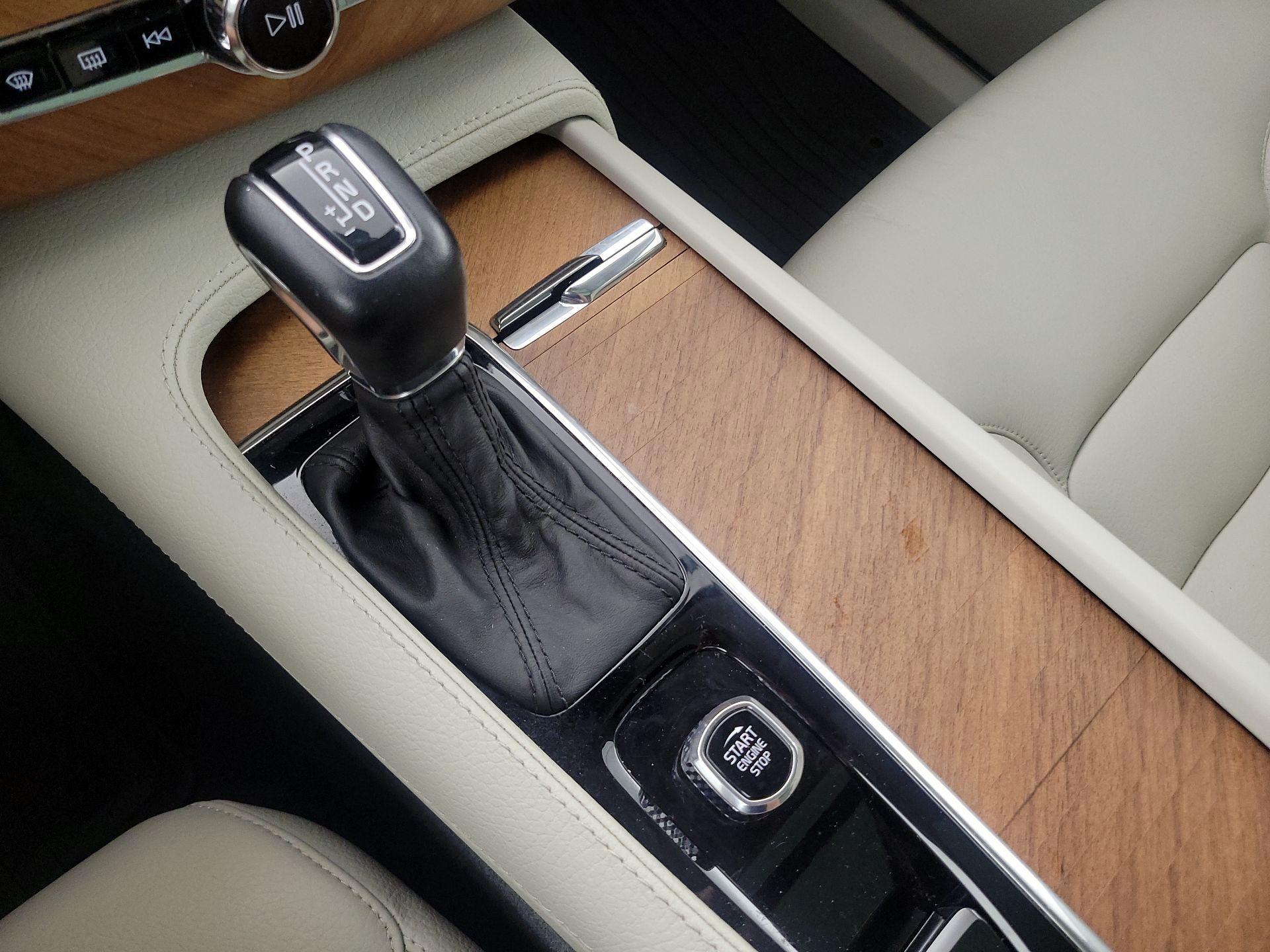 Thumbnail: 2022 Volvo XC90 - 18