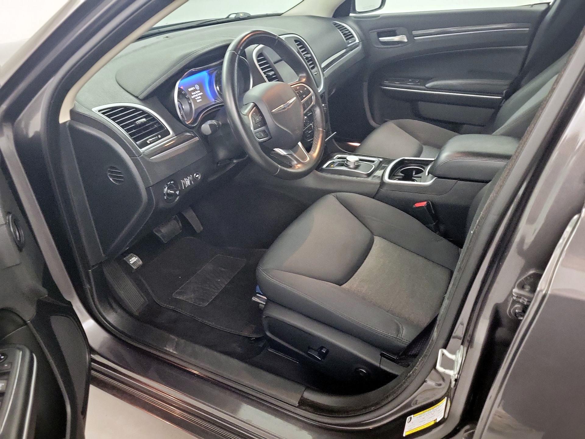 Thumbnail: 2020 Chrysler 300 - 11
