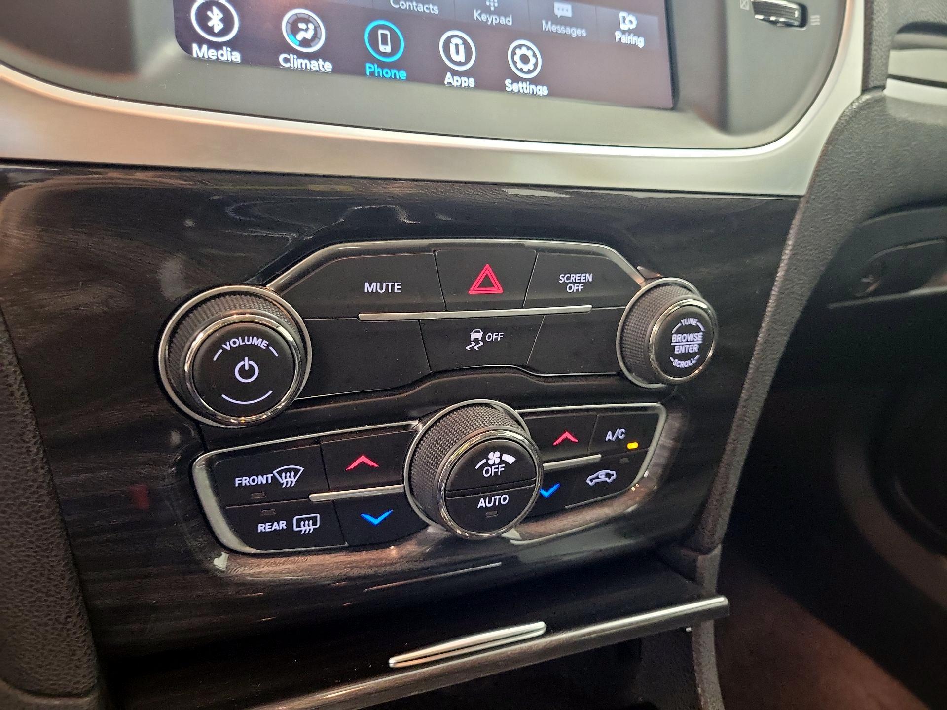 Thumbnail: 2020 Chrysler 300 - 16