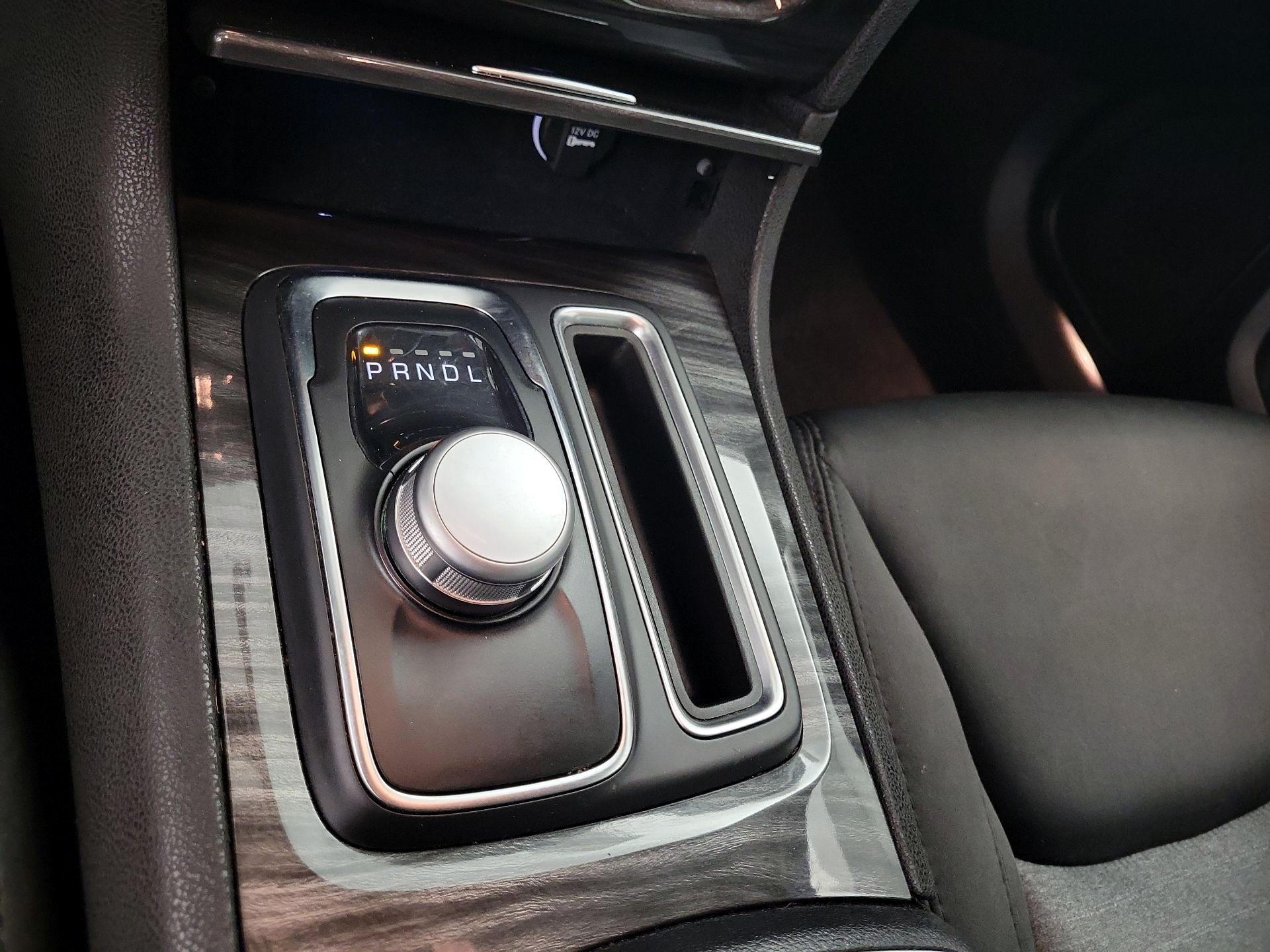 Thumbnail: 2020 Chrysler 300 - 17