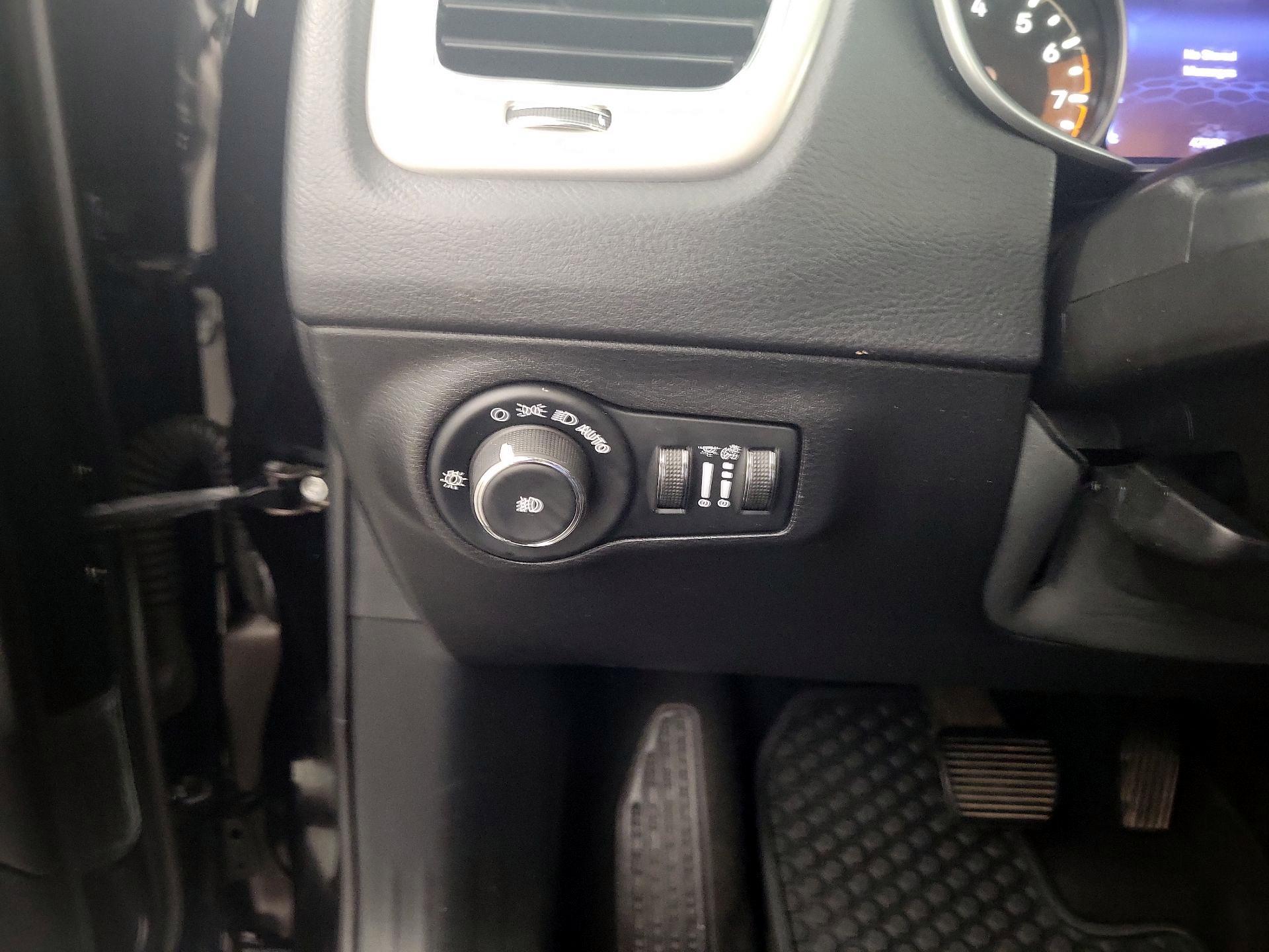 Thumbnail: 2020 Jeep Compass - 13