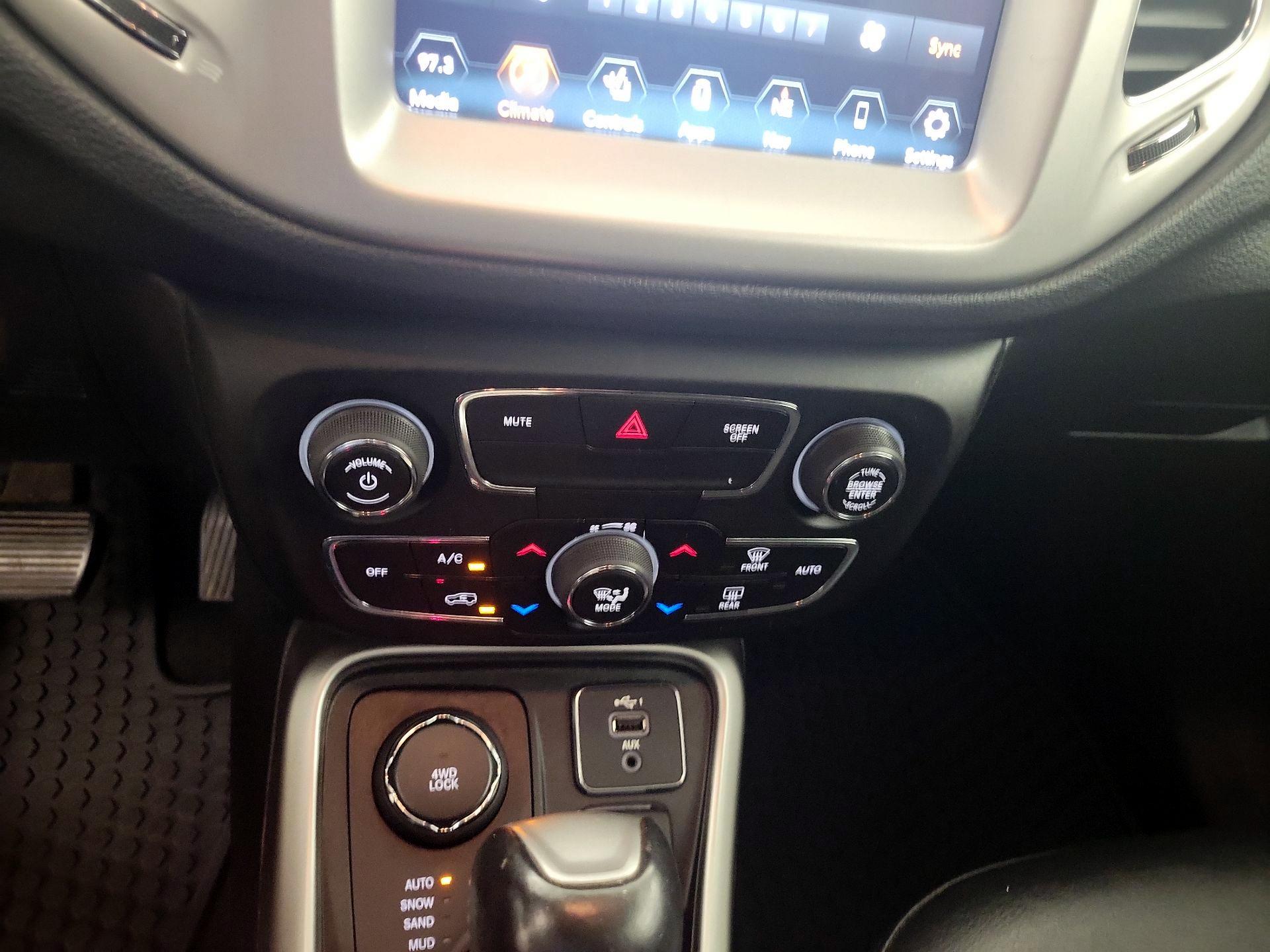 Thumbnail: 2020 Jeep Compass - 17