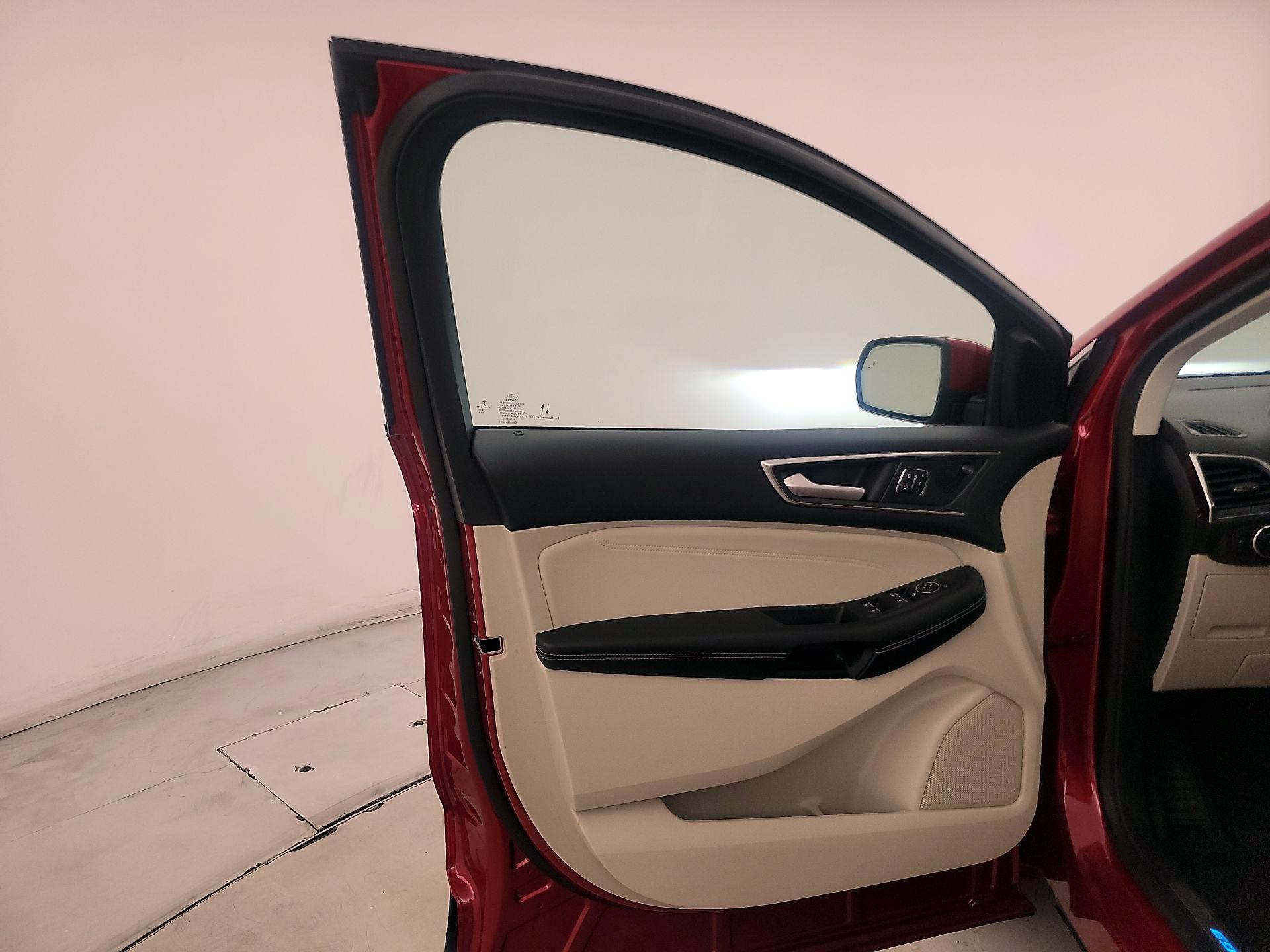 Thumbnail: 2020 Ford Edge - 12