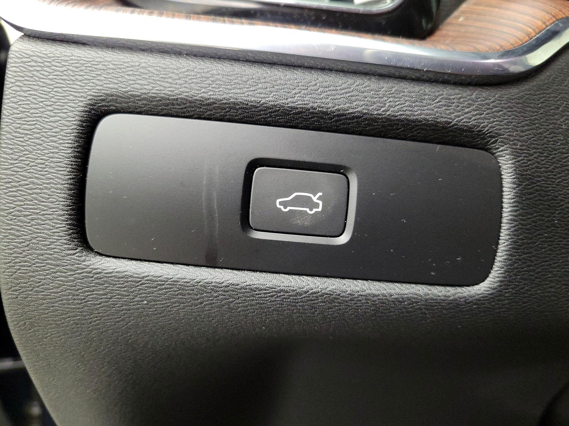 Thumbnail: 2024 Volvo XC60 - 13