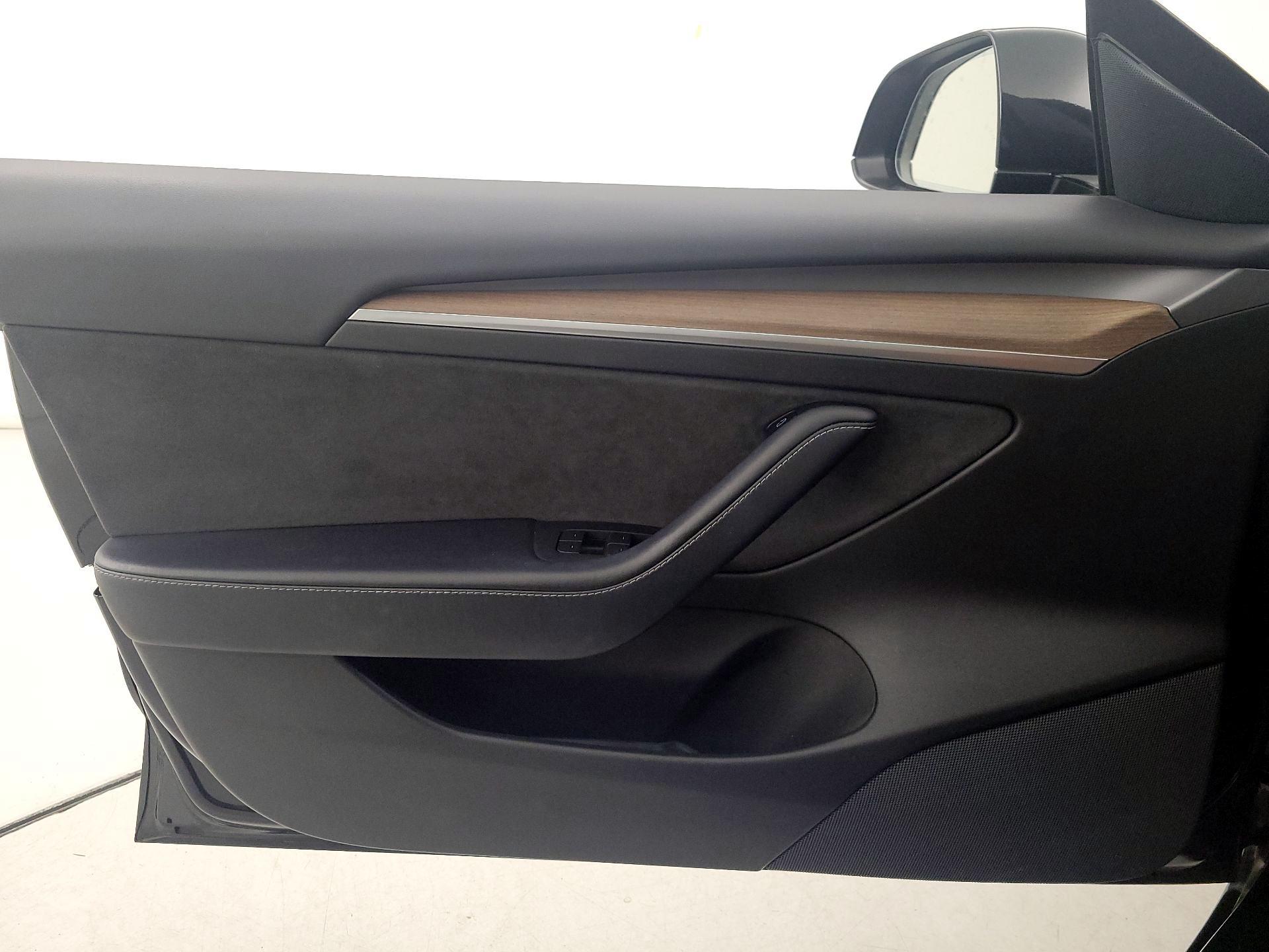 Thumbnail: 2021 Tesla Model 3 - 12