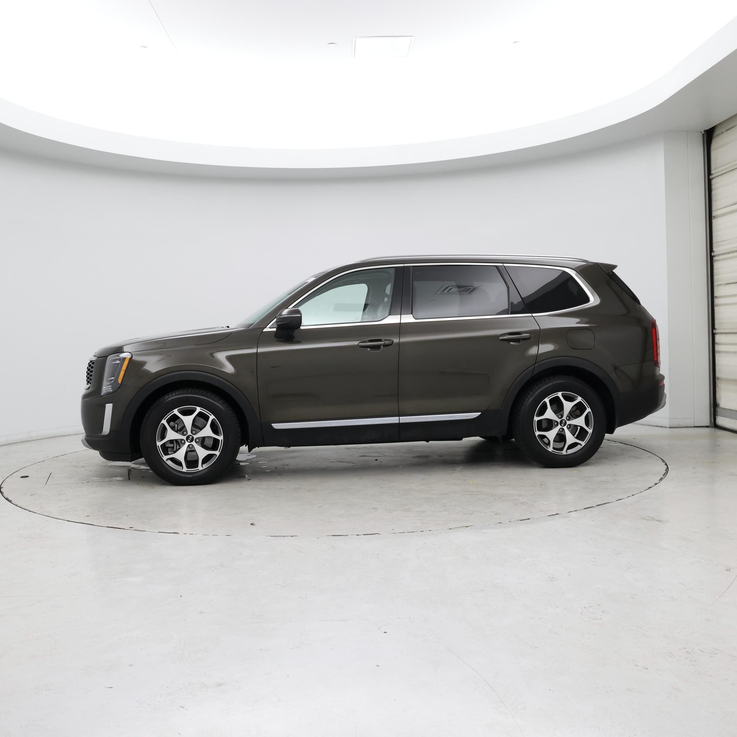 Thumbnail: 2020 Kia Telluride - 3