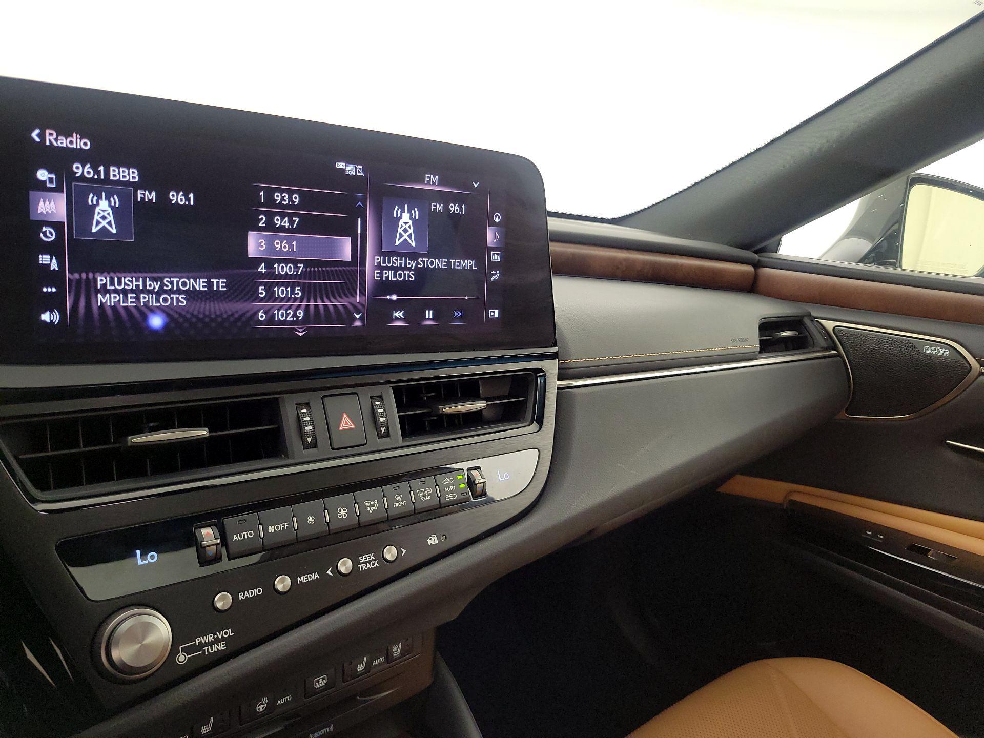 Thumbnail: 2022 Lexus ES - 16