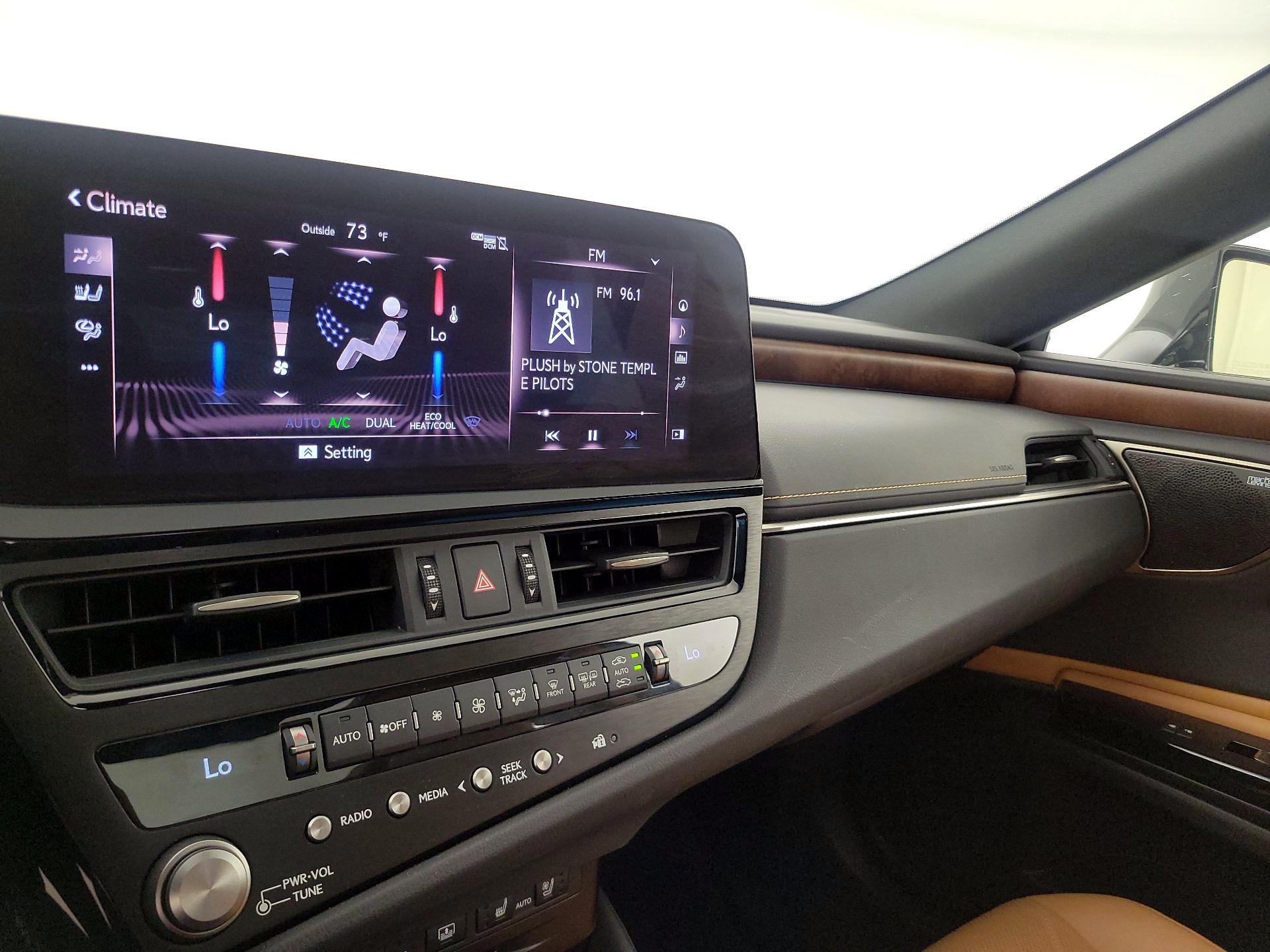 Thumbnail: 2022 Lexus ES - 17