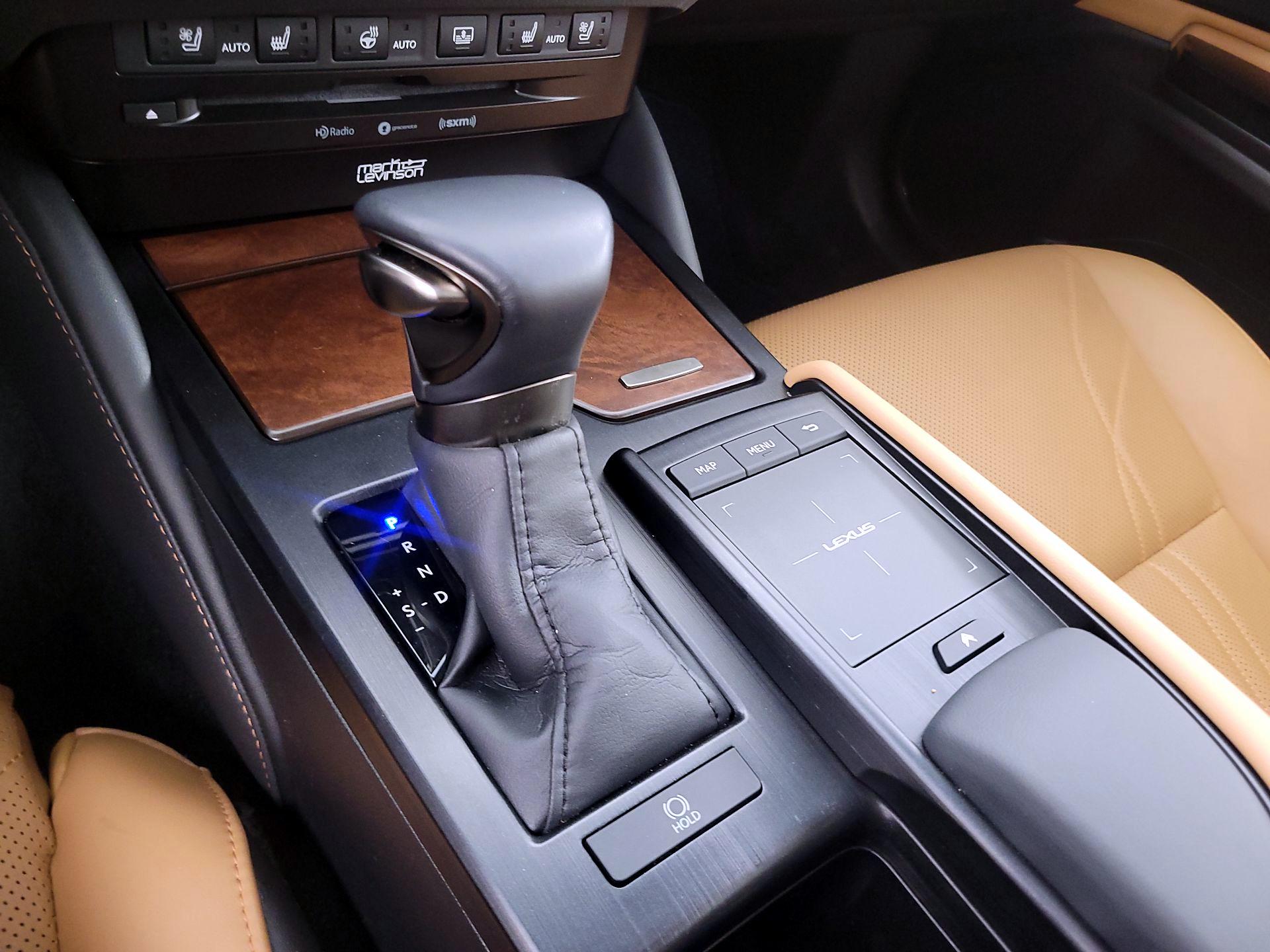 Thumbnail: 2022 Lexus ES - 18