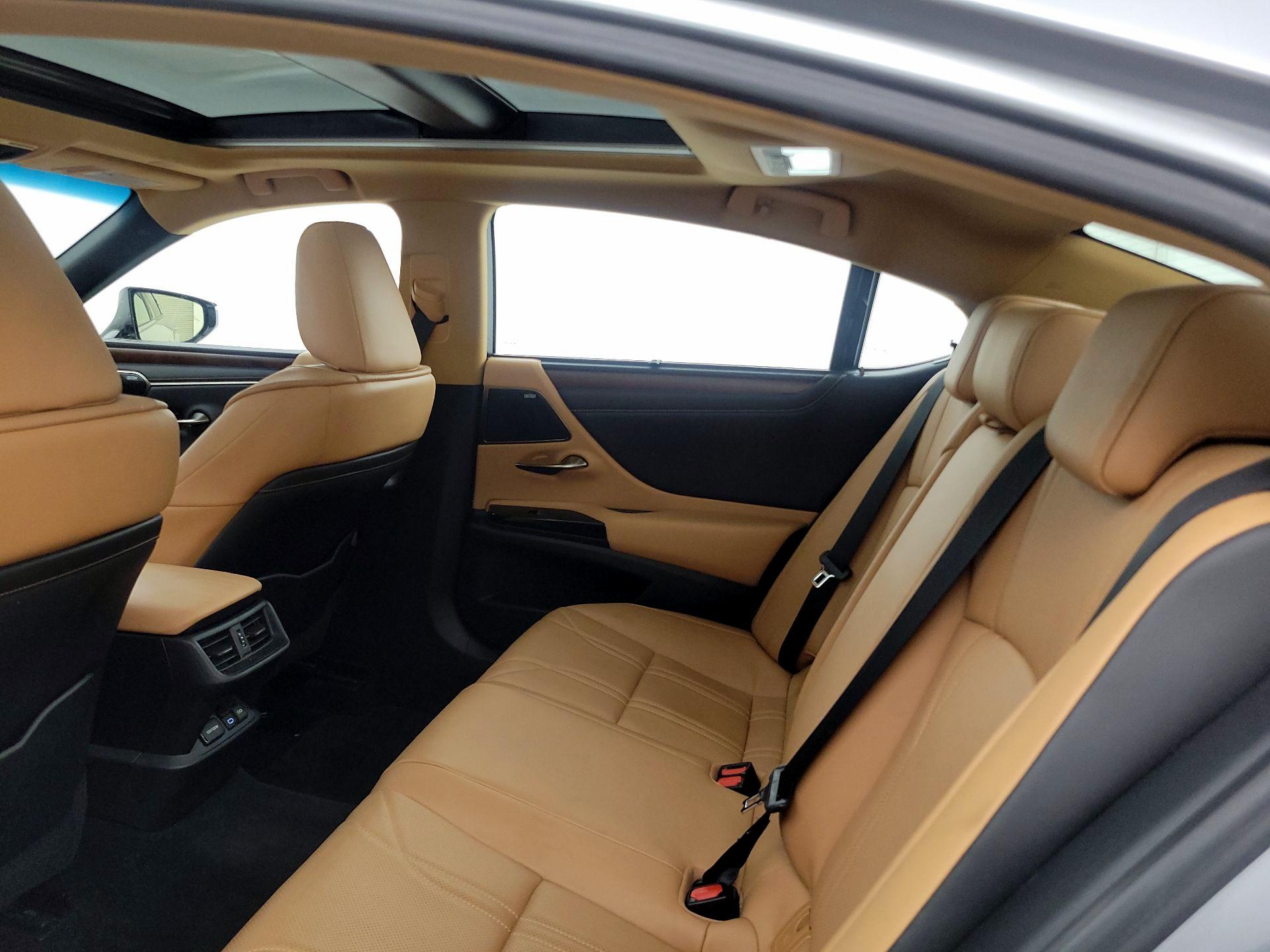 Thumbnail: 2022 Lexus ES - 20