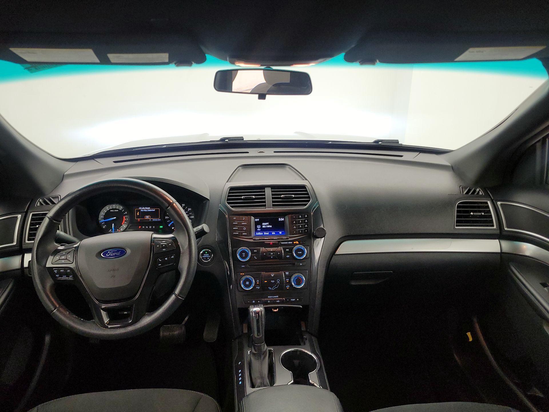 Thumbnail: 2017 Ford Explorer - 9