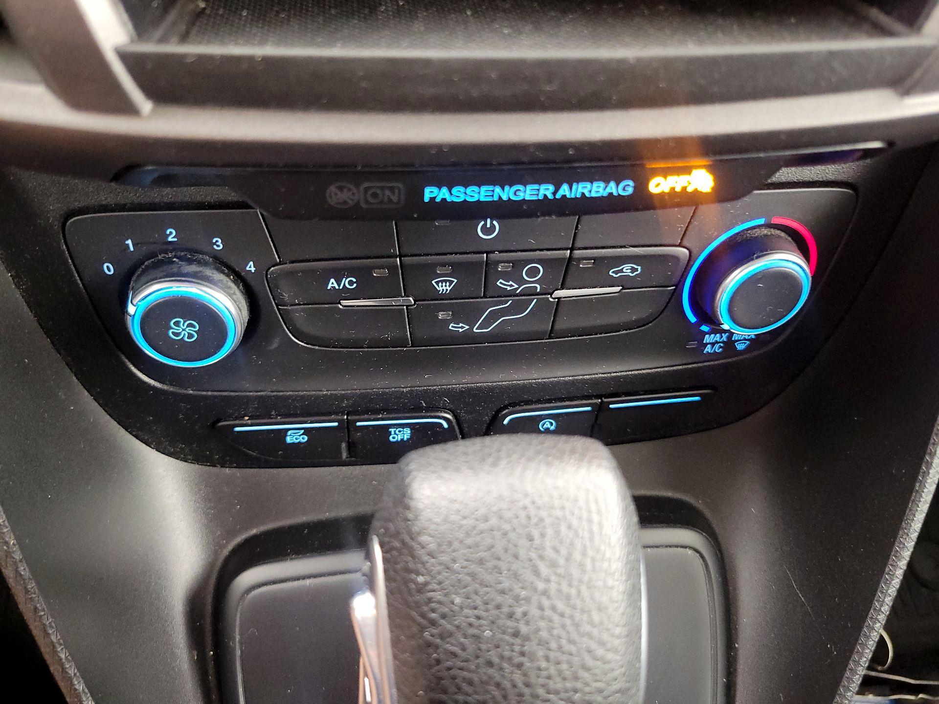 Thumbnail: 2019 Ford Transit Series - 16