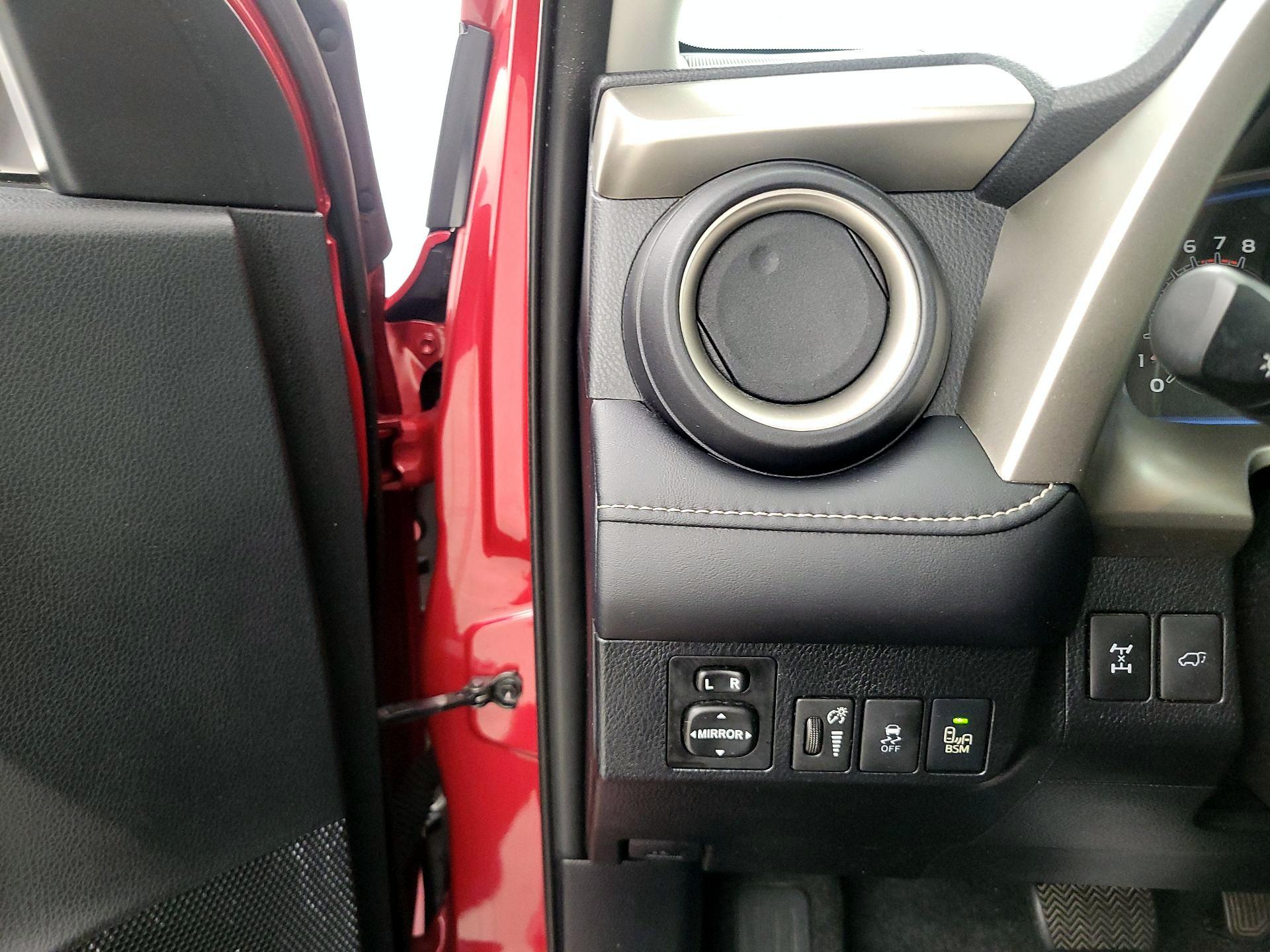 Thumbnail: 2013 Toyota RAV4 - 13