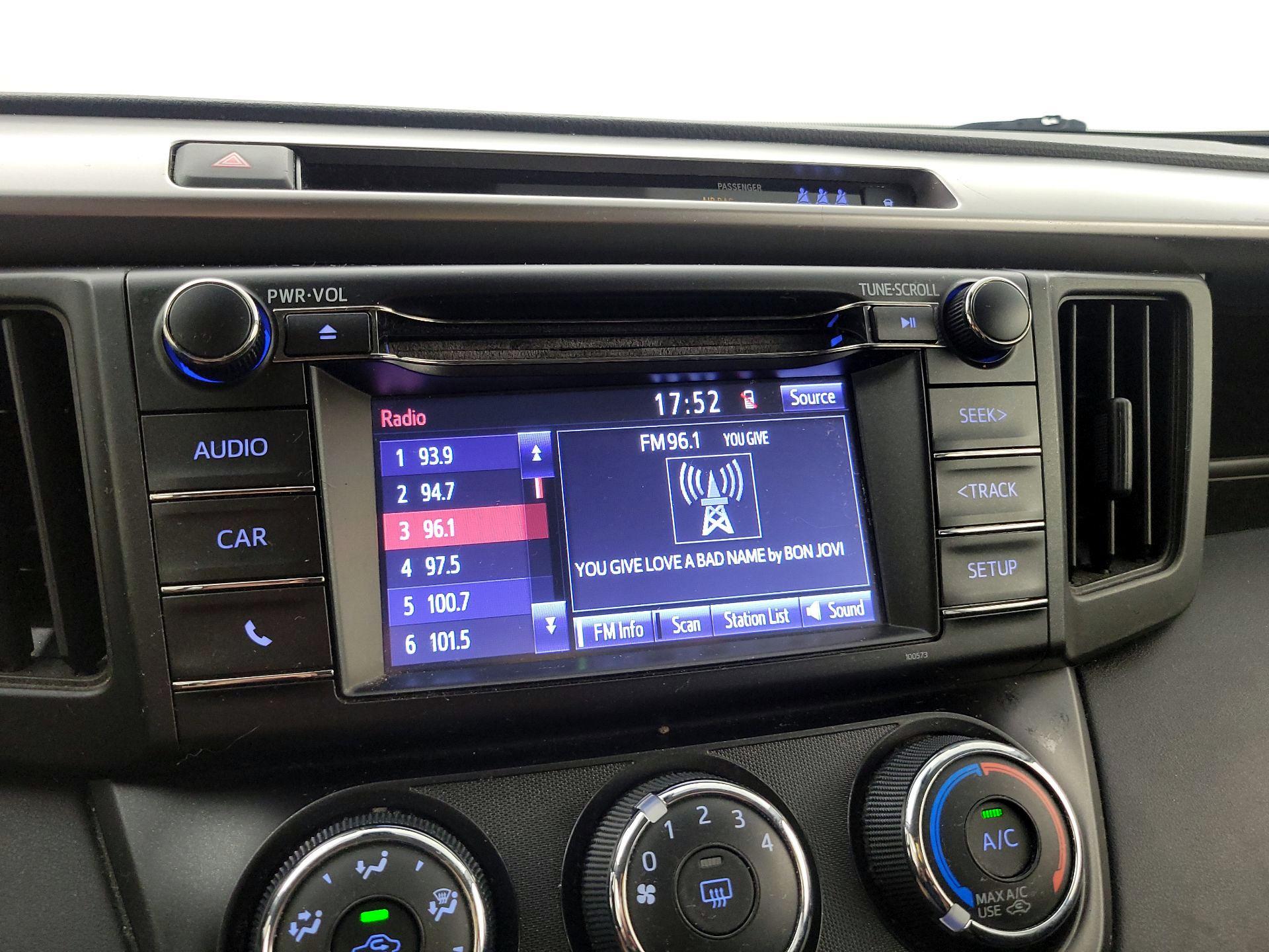 Thumbnail: 2018 Toyota RAV4 - 15
