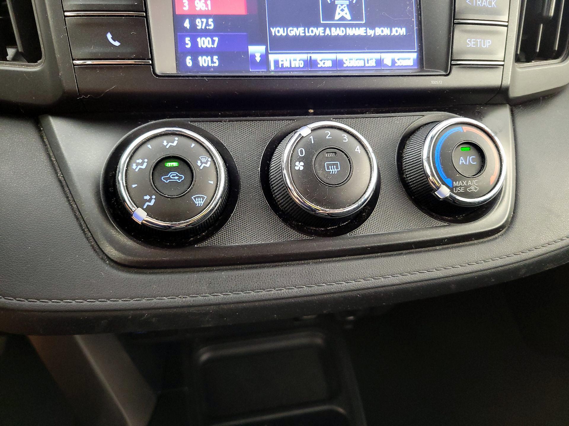 Thumbnail: 2018 Toyota RAV4 - 16