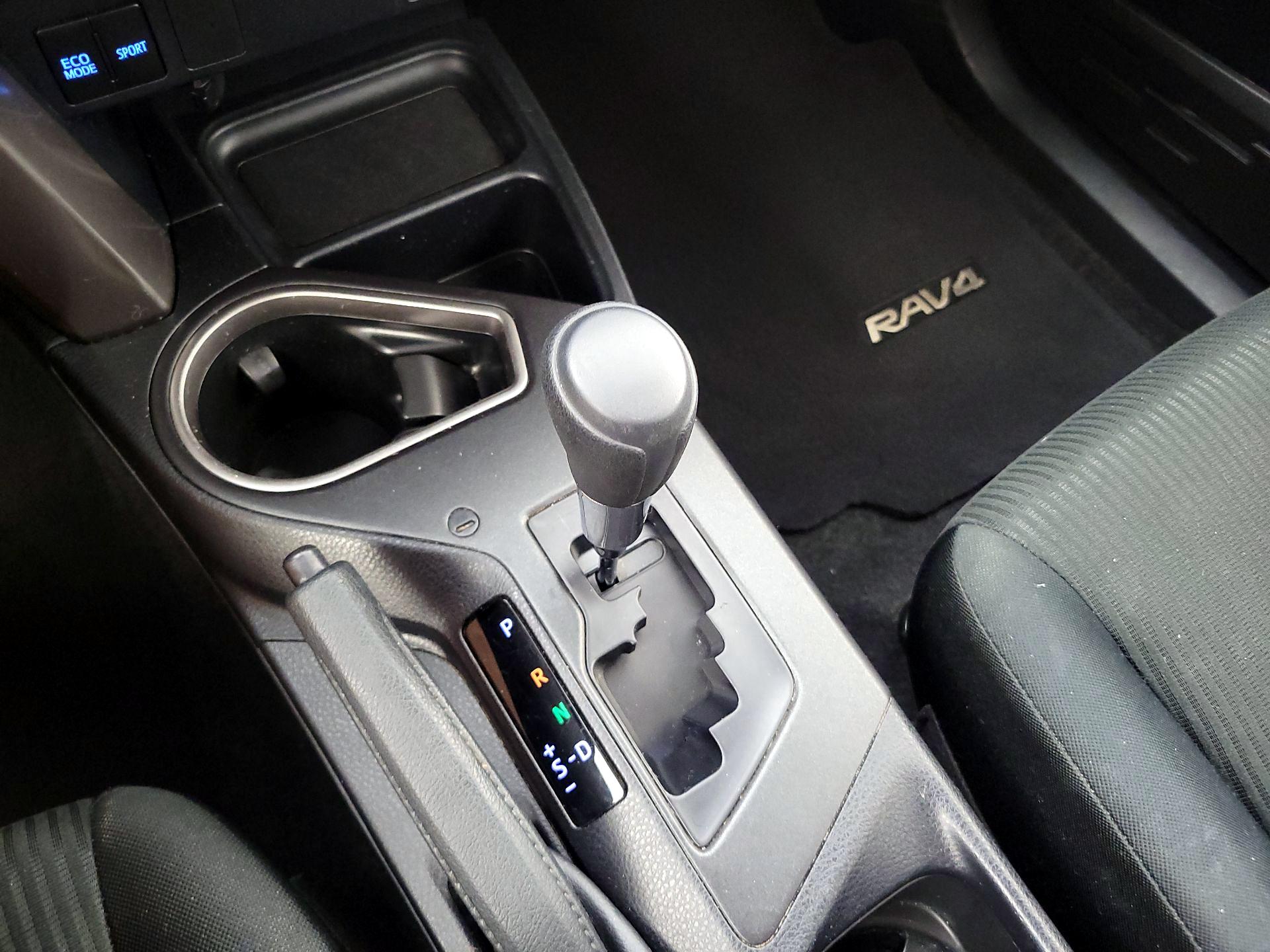 Thumbnail: 2018 Toyota RAV4 - 17