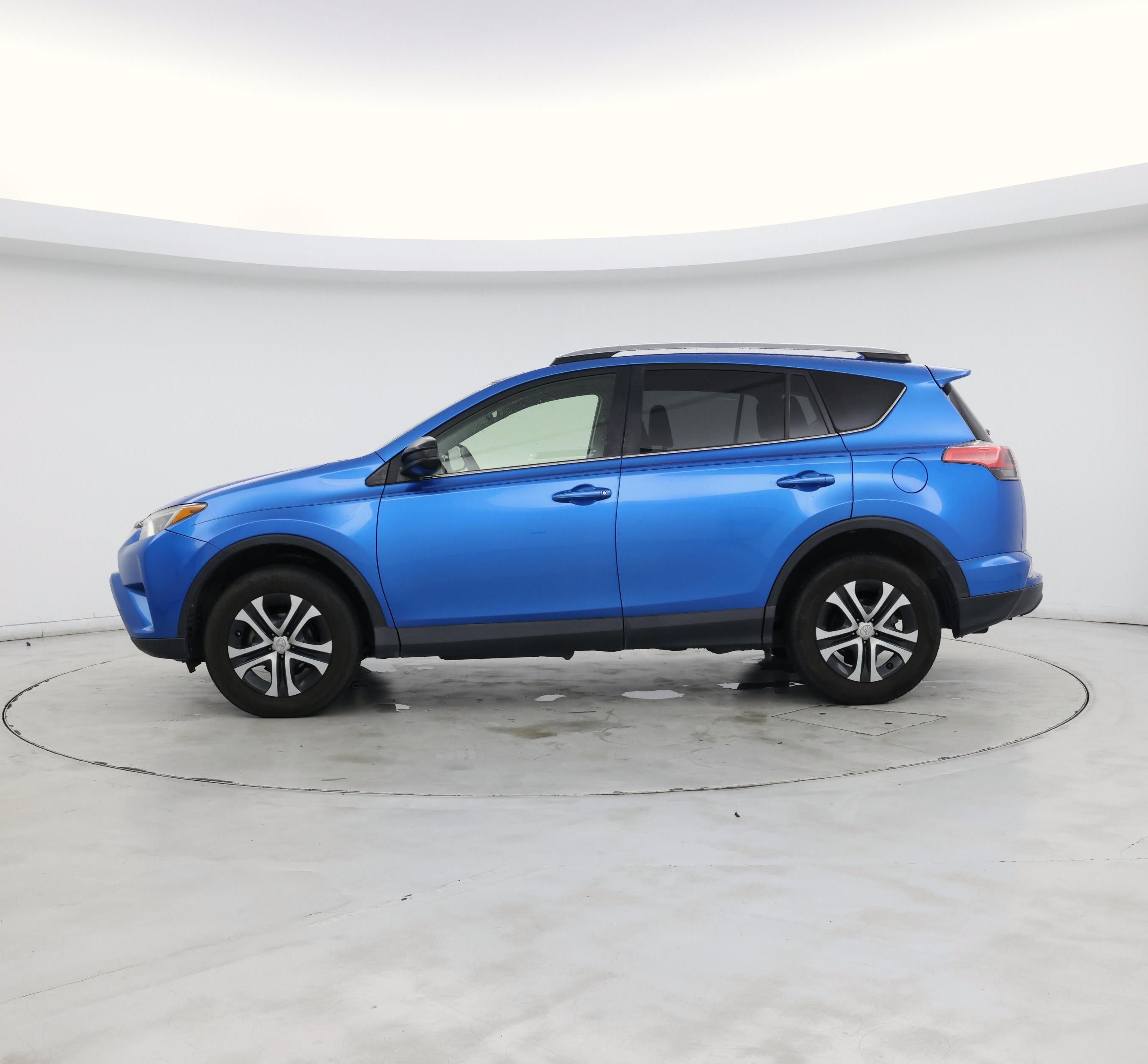 Thumbnail: 2018 Toyota RAV4 - 3