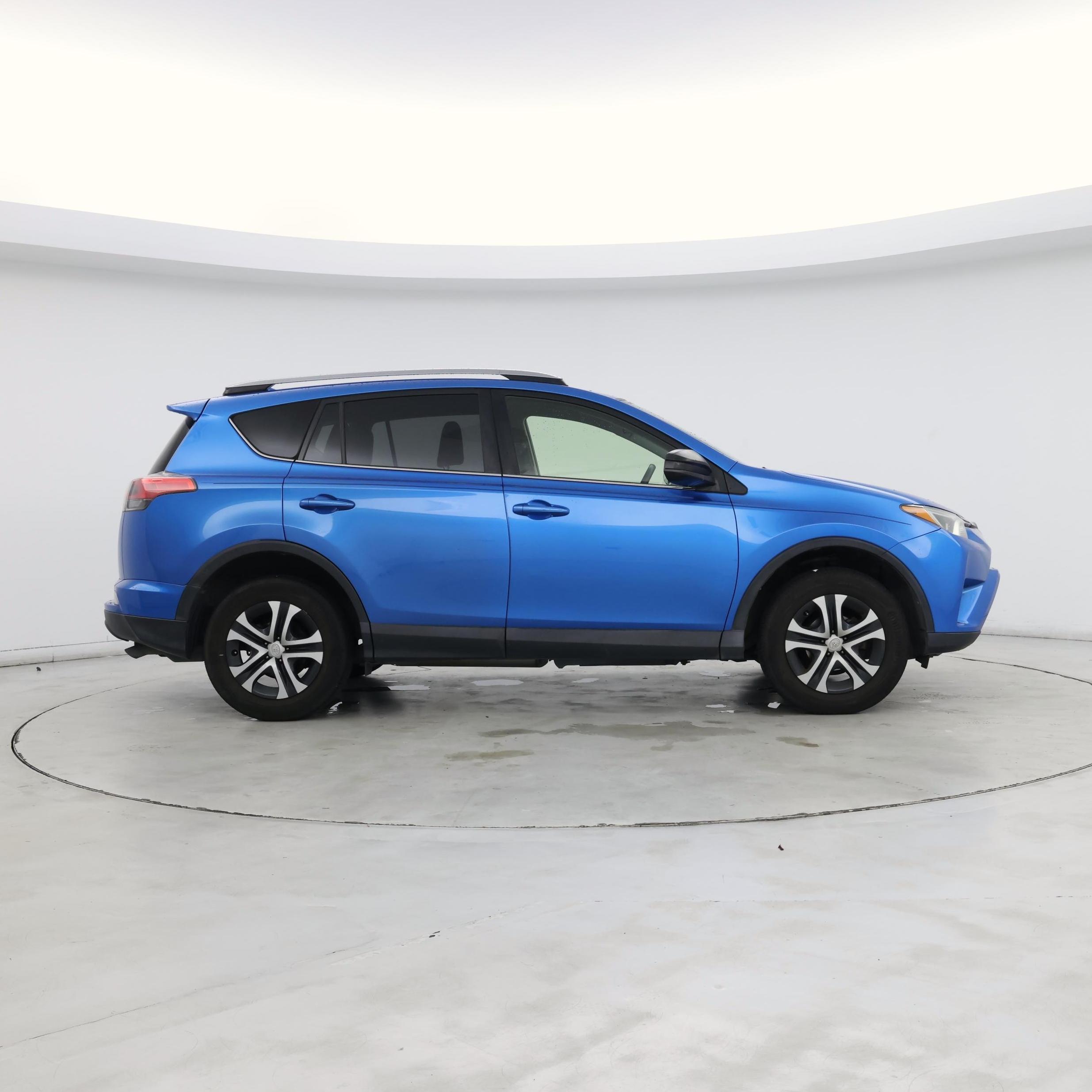 Thumbnail: 2018 Toyota RAV4 - 7