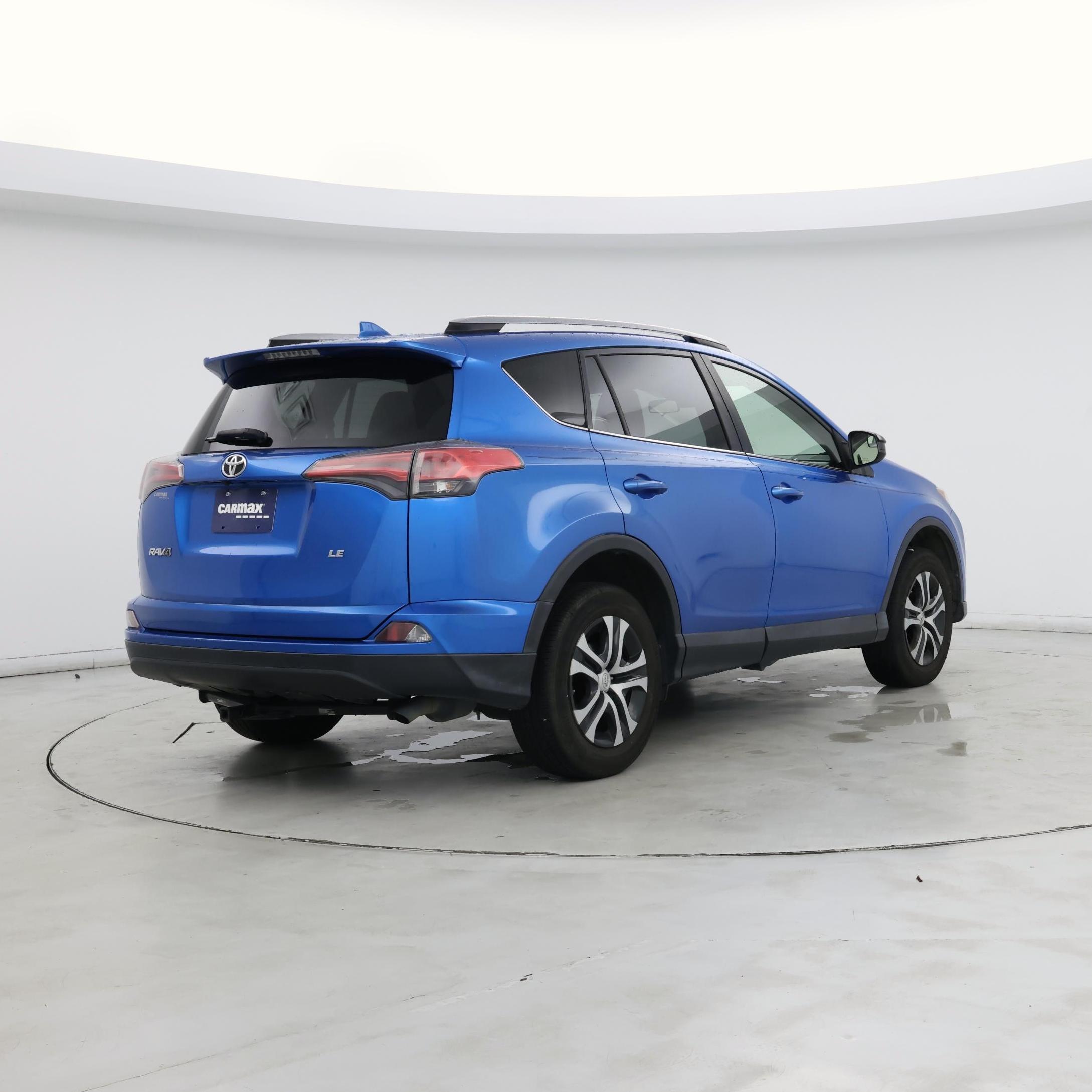 Thumbnail: 2018 Toyota RAV4 - 8