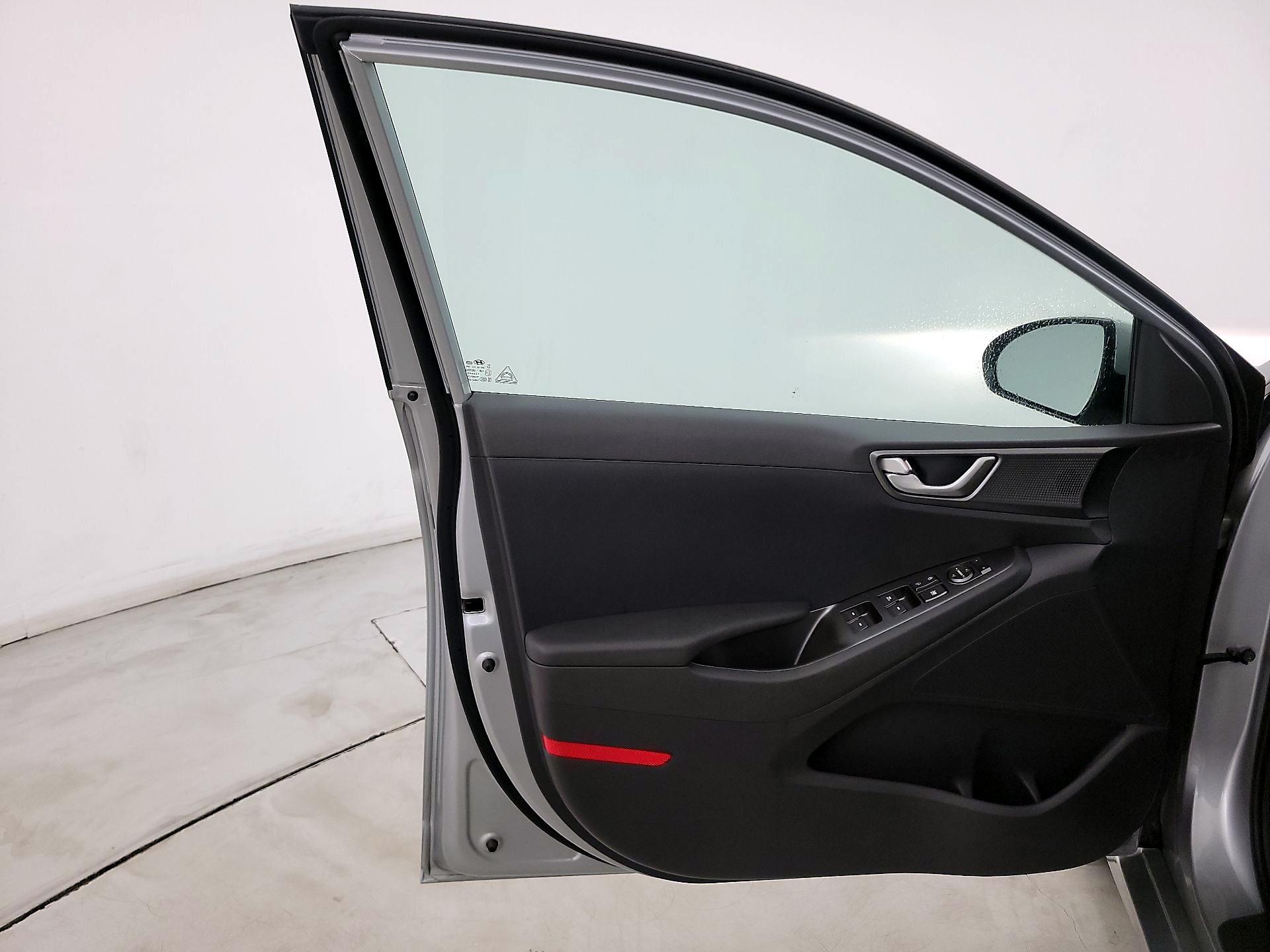Thumbnail: 2020 Hyundai Ioniq - 12