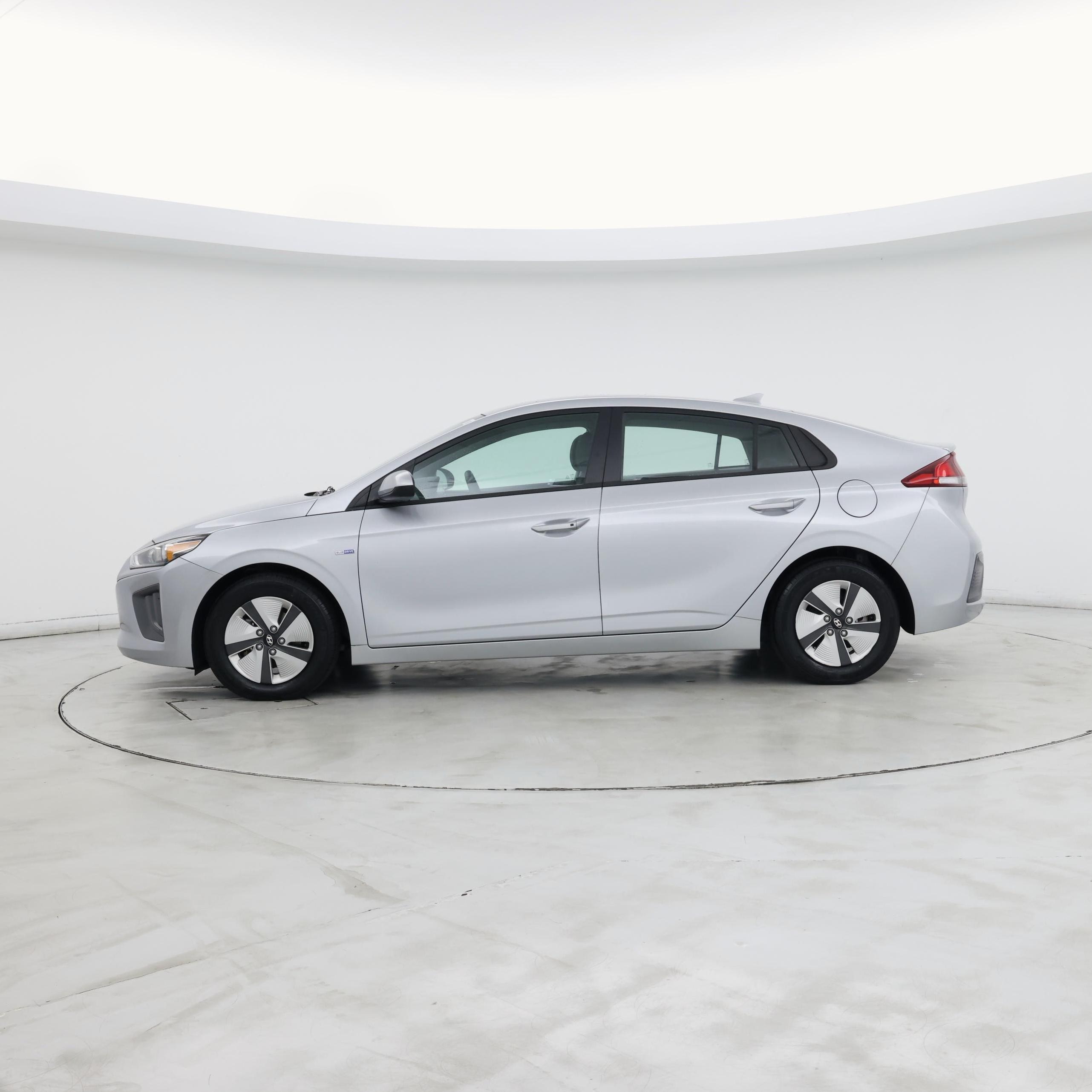 Thumbnail: 2020 Hyundai Ioniq - 3