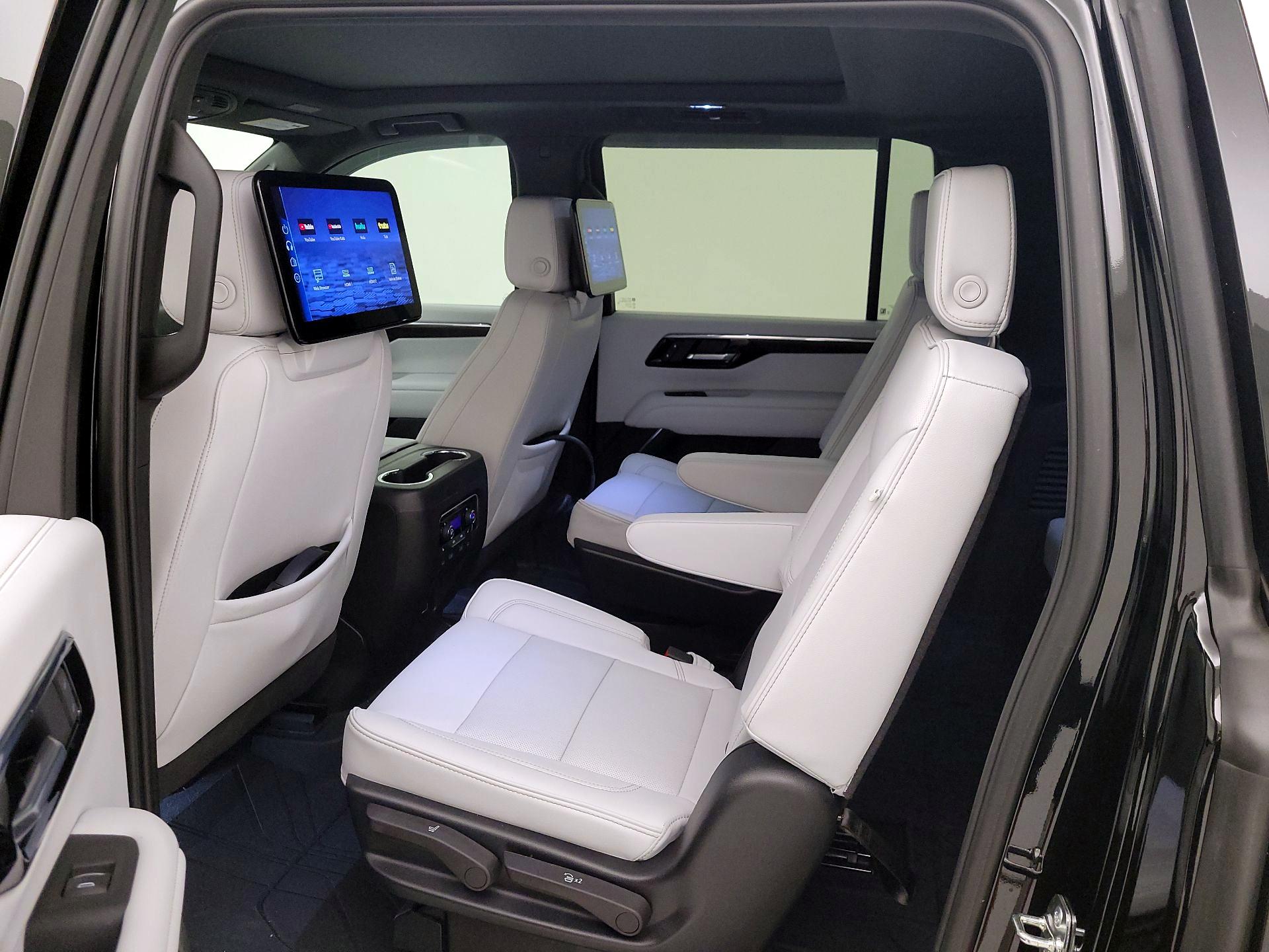 Thumbnail: 2025 Chevrolet Suburban - 20