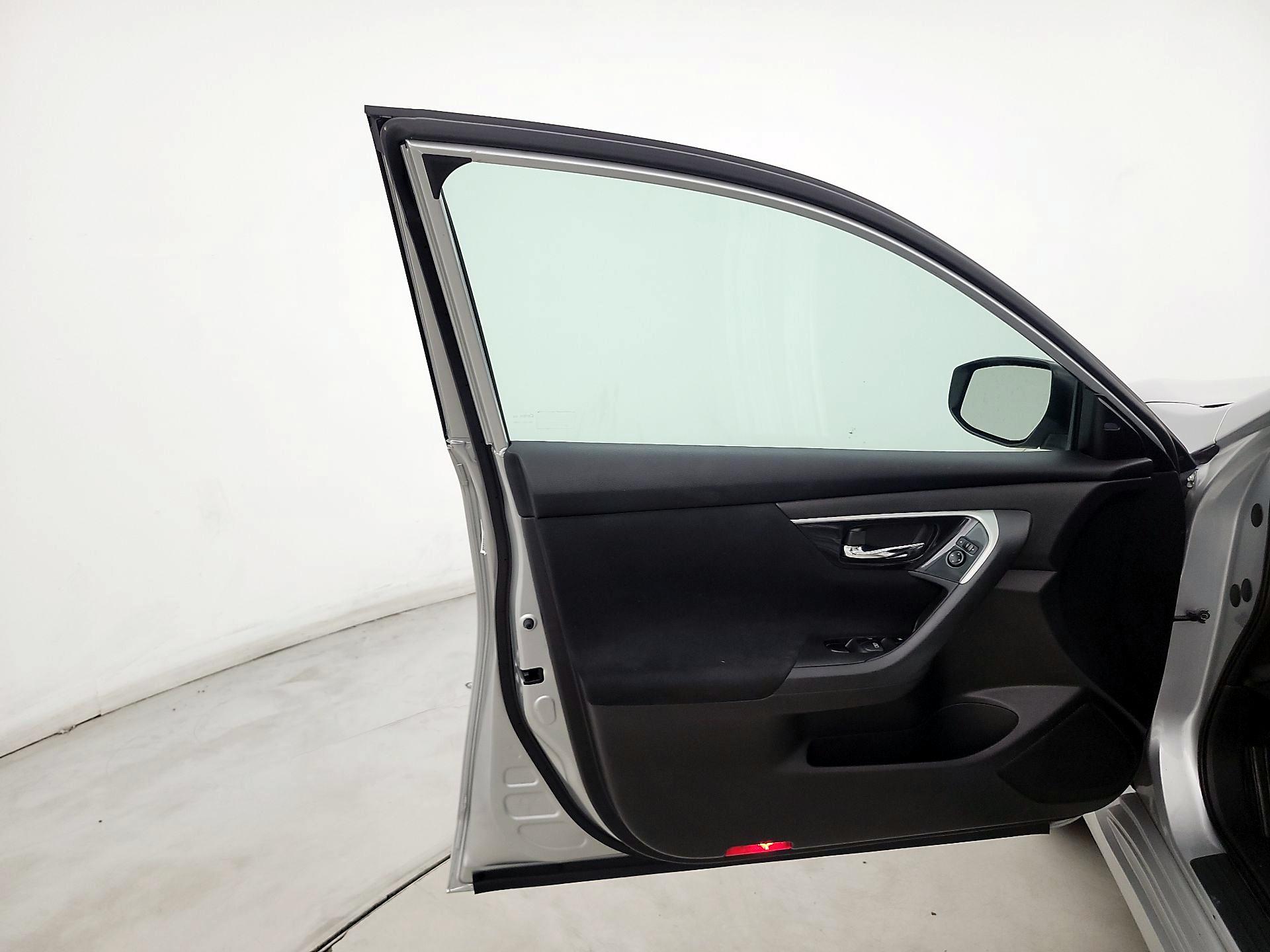 Thumbnail: 2014 Nissan Altima - 12