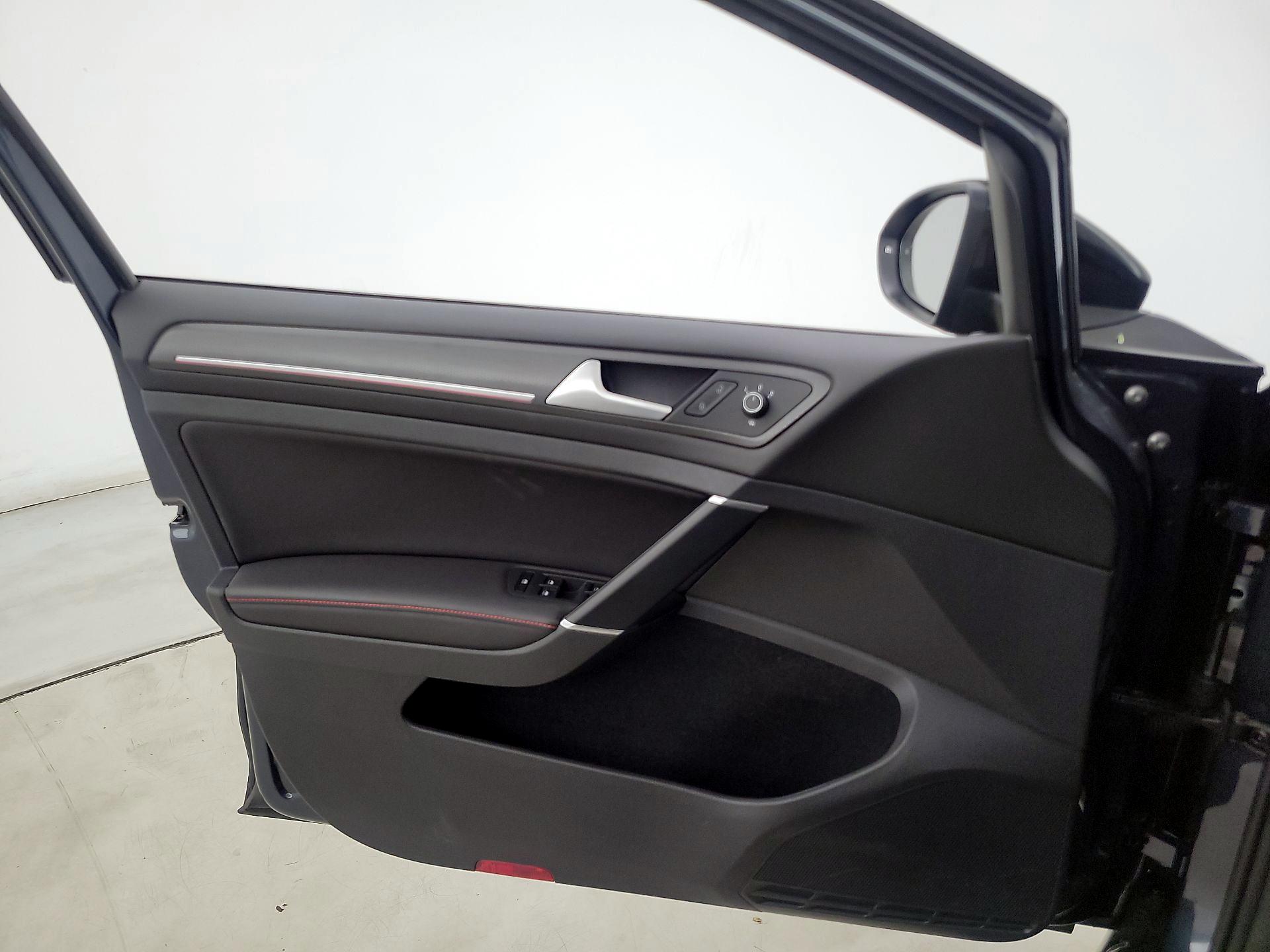 Thumbnail: 2021 Volkswagen Golf - 12