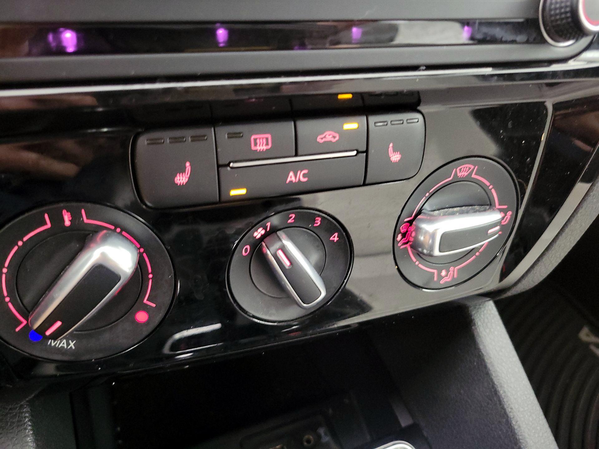 Thumbnail: 2016 Volkswagen Jetta - 17