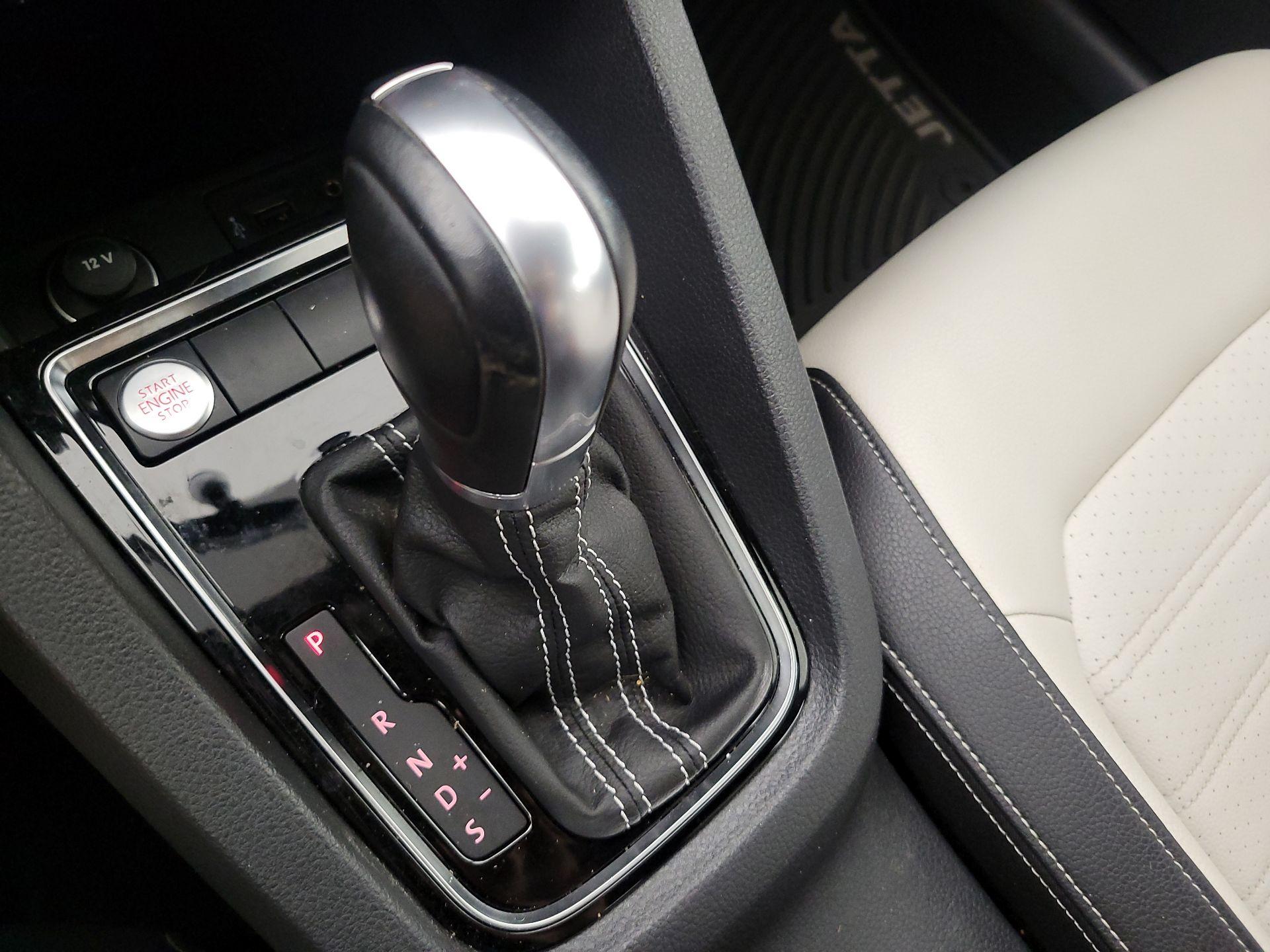 Thumbnail: 2016 Volkswagen Jetta - 18