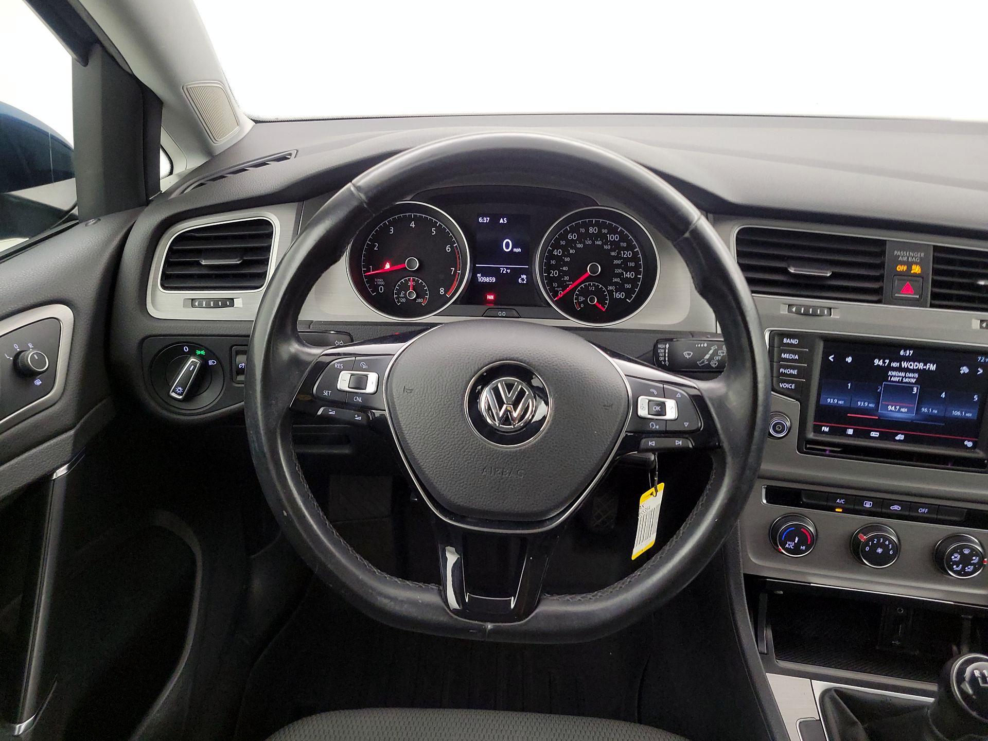 Thumbnail: 2016 Volkswagen Golf - 10