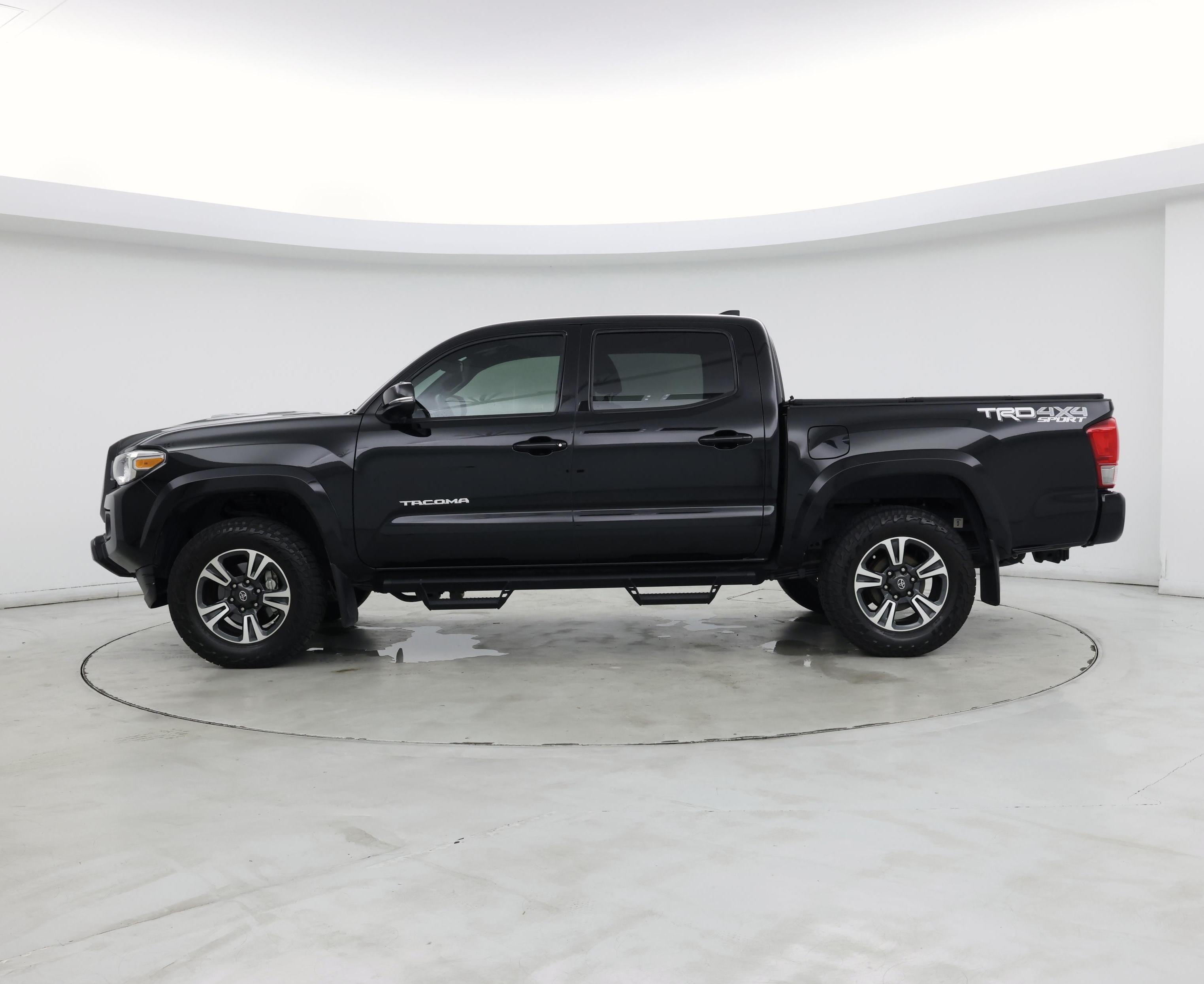 Thumbnail: 2017 Toyota Tacoma - 3
