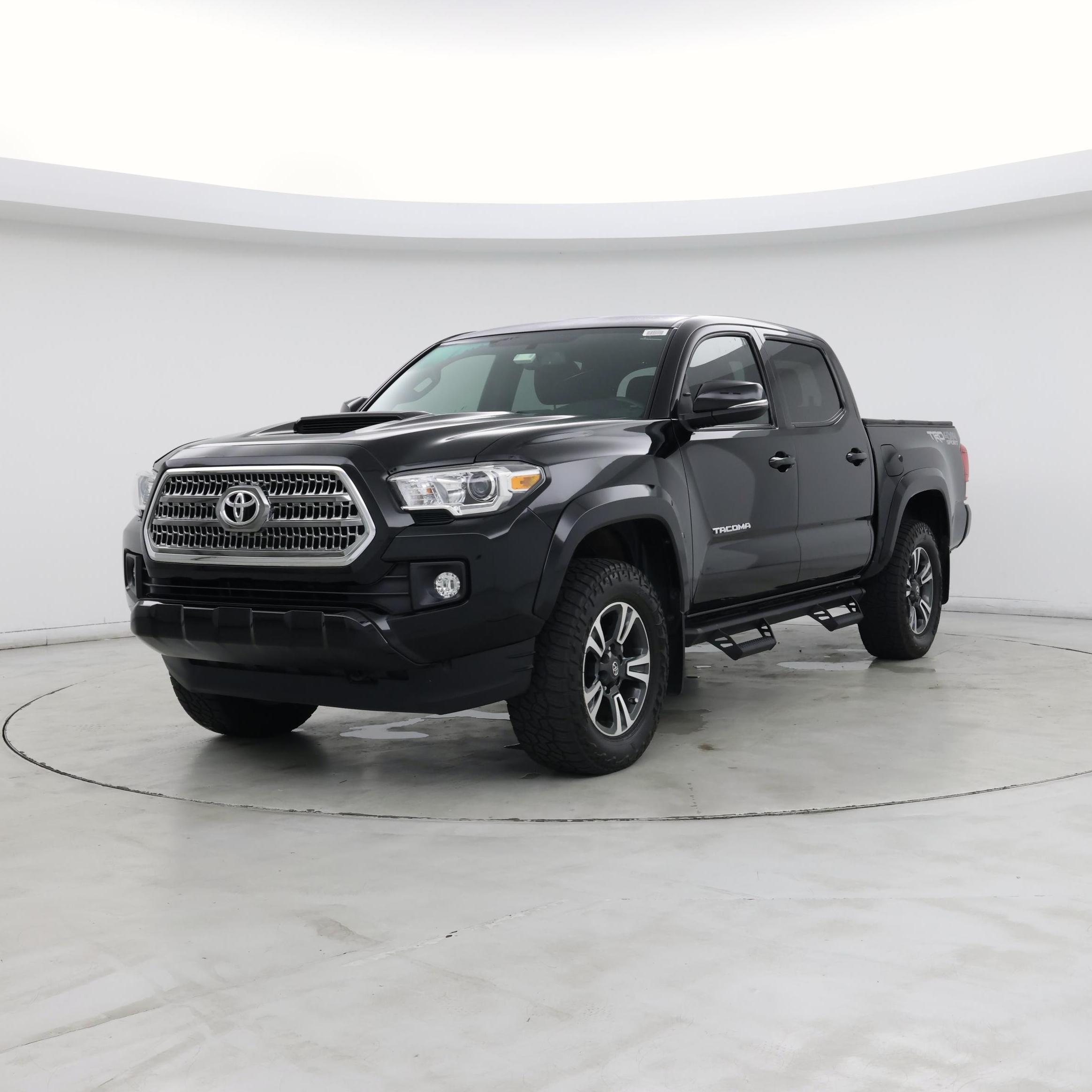 Thumbnail: 2017 Toyota Tacoma - 4