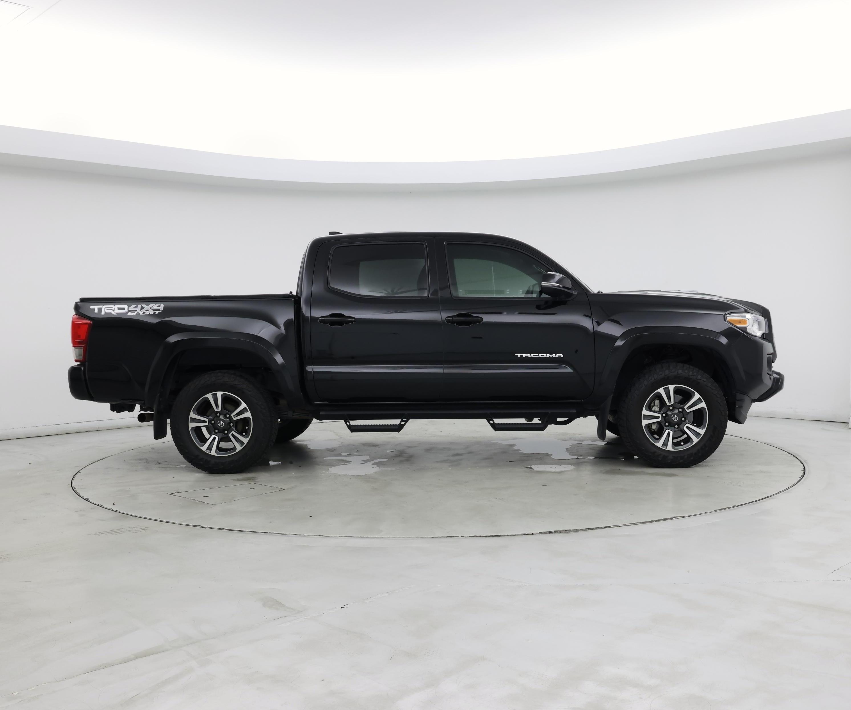Thumbnail: 2017 Toyota Tacoma - 7