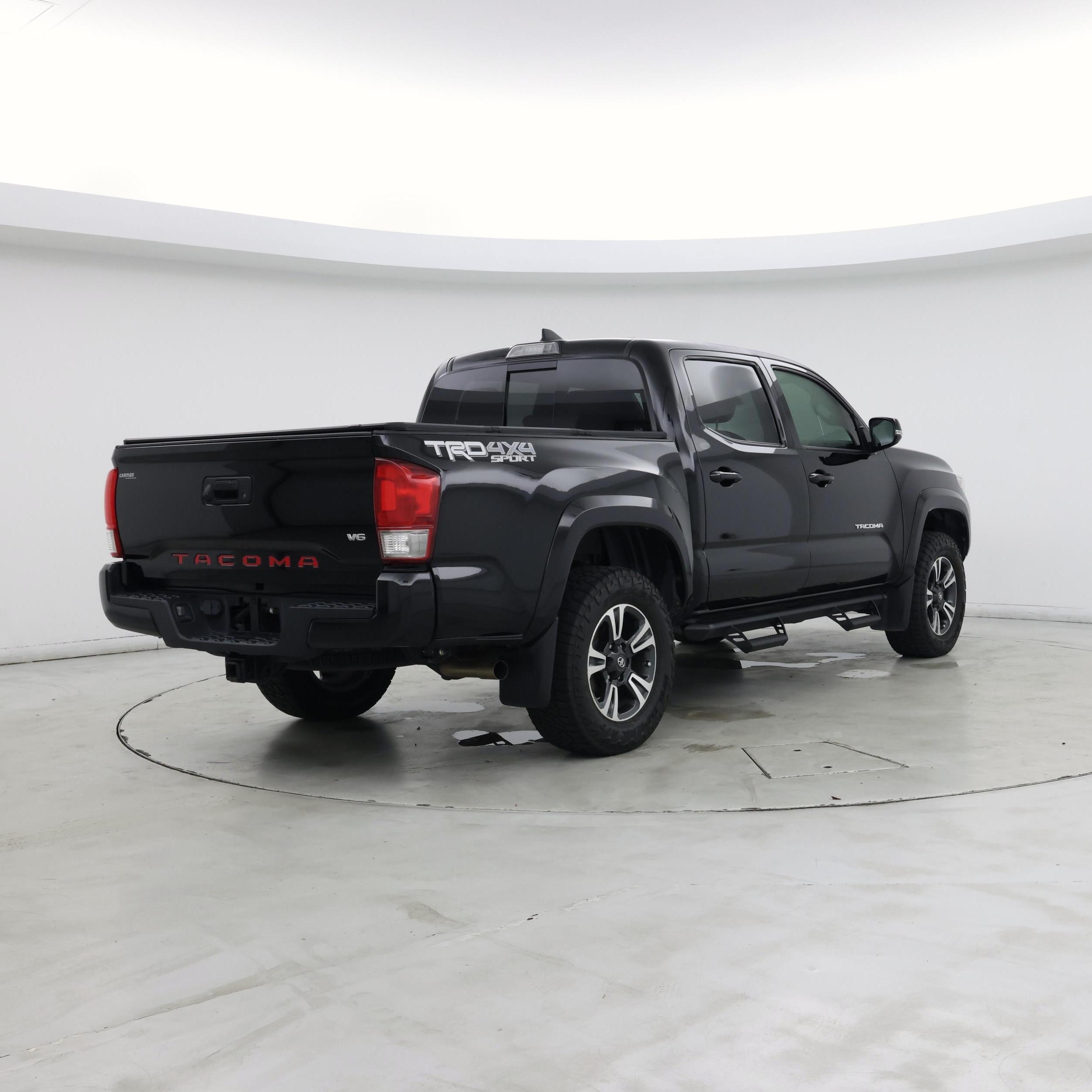 Thumbnail: 2017 Toyota Tacoma - 8