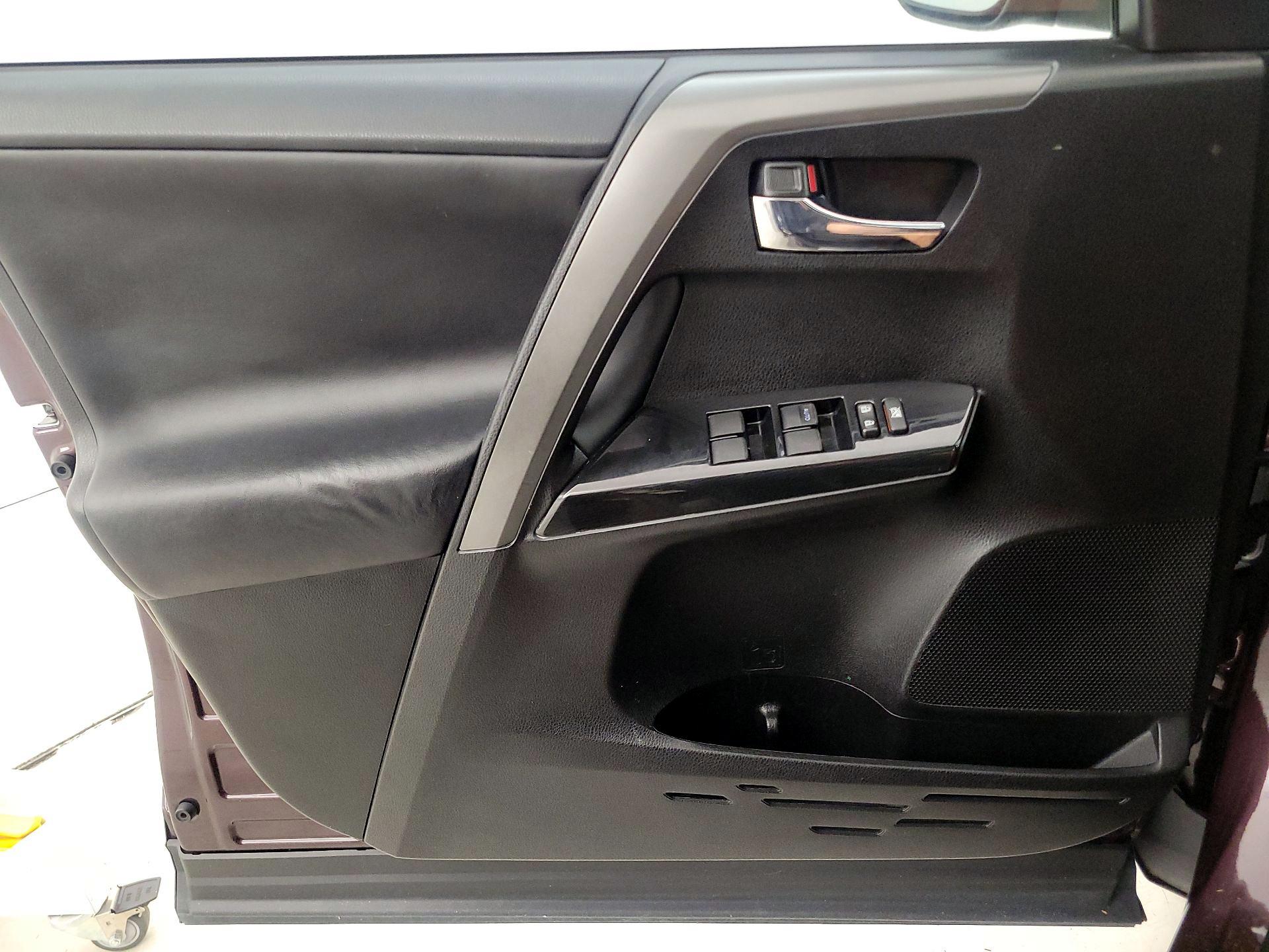 Thumbnail: 2016 Toyota RAV4 - 12
