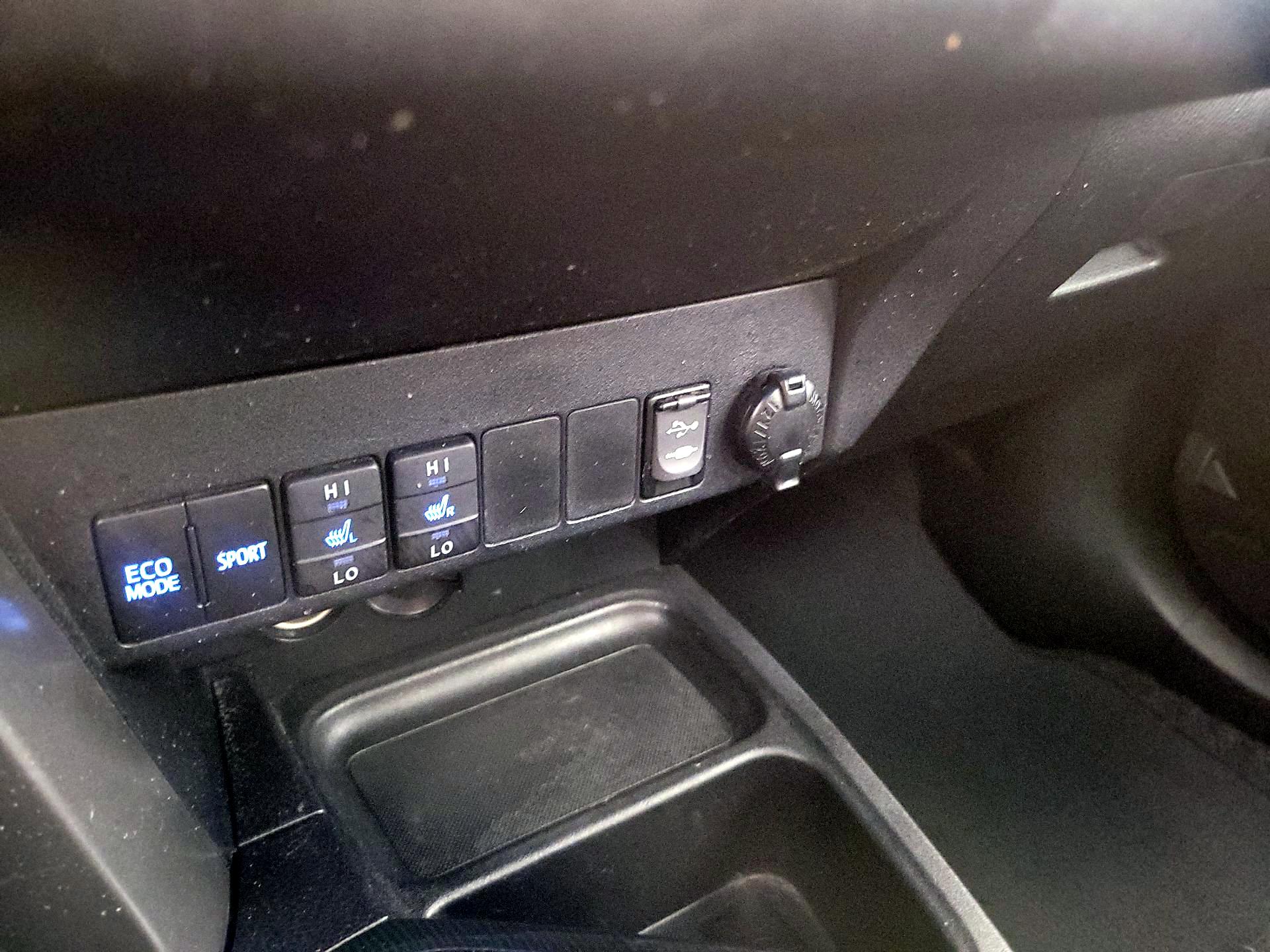 Thumbnail: 2016 Toyota RAV4 - 19