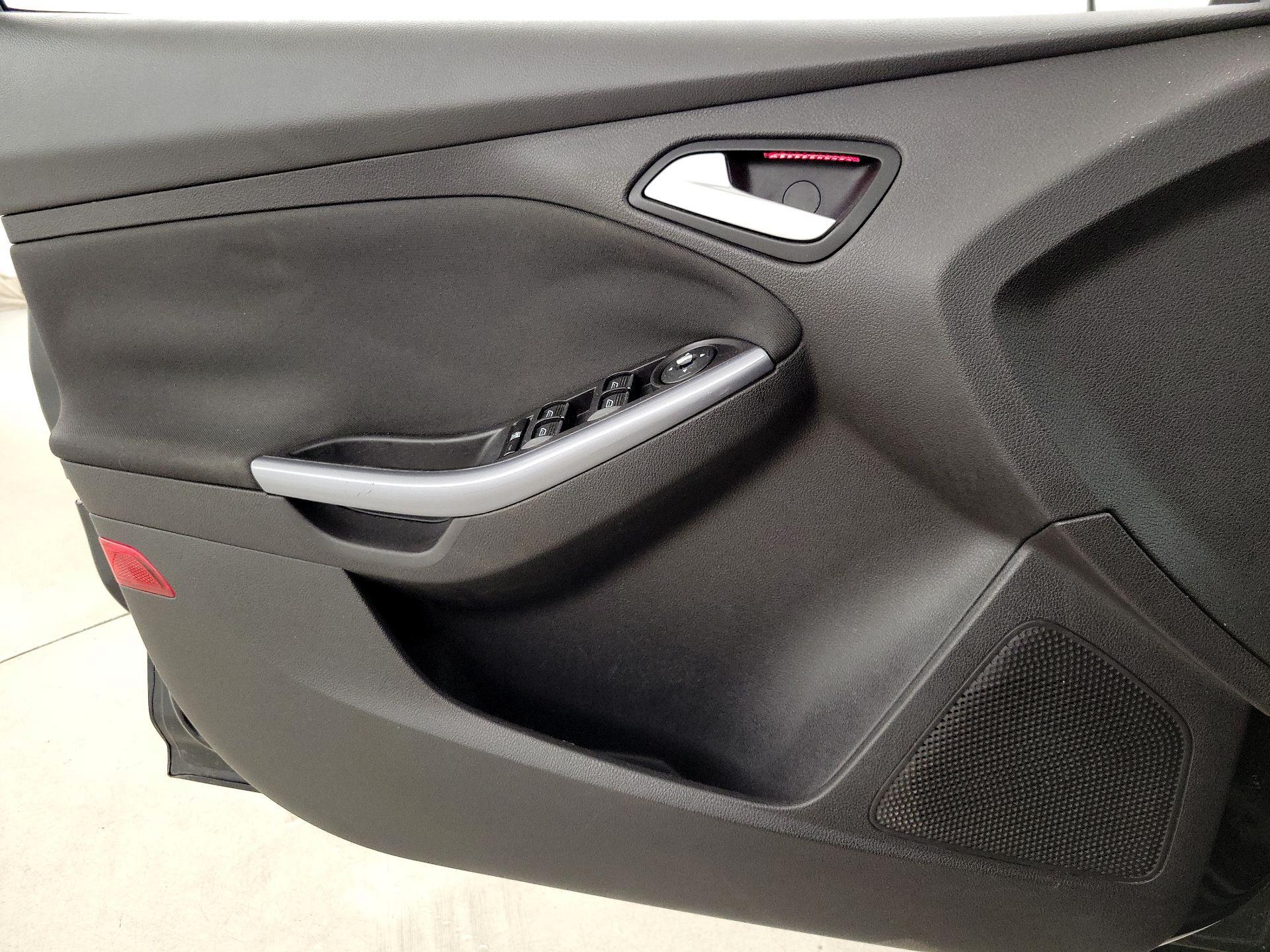 Thumbnail: 2014 Ford Focus - 12