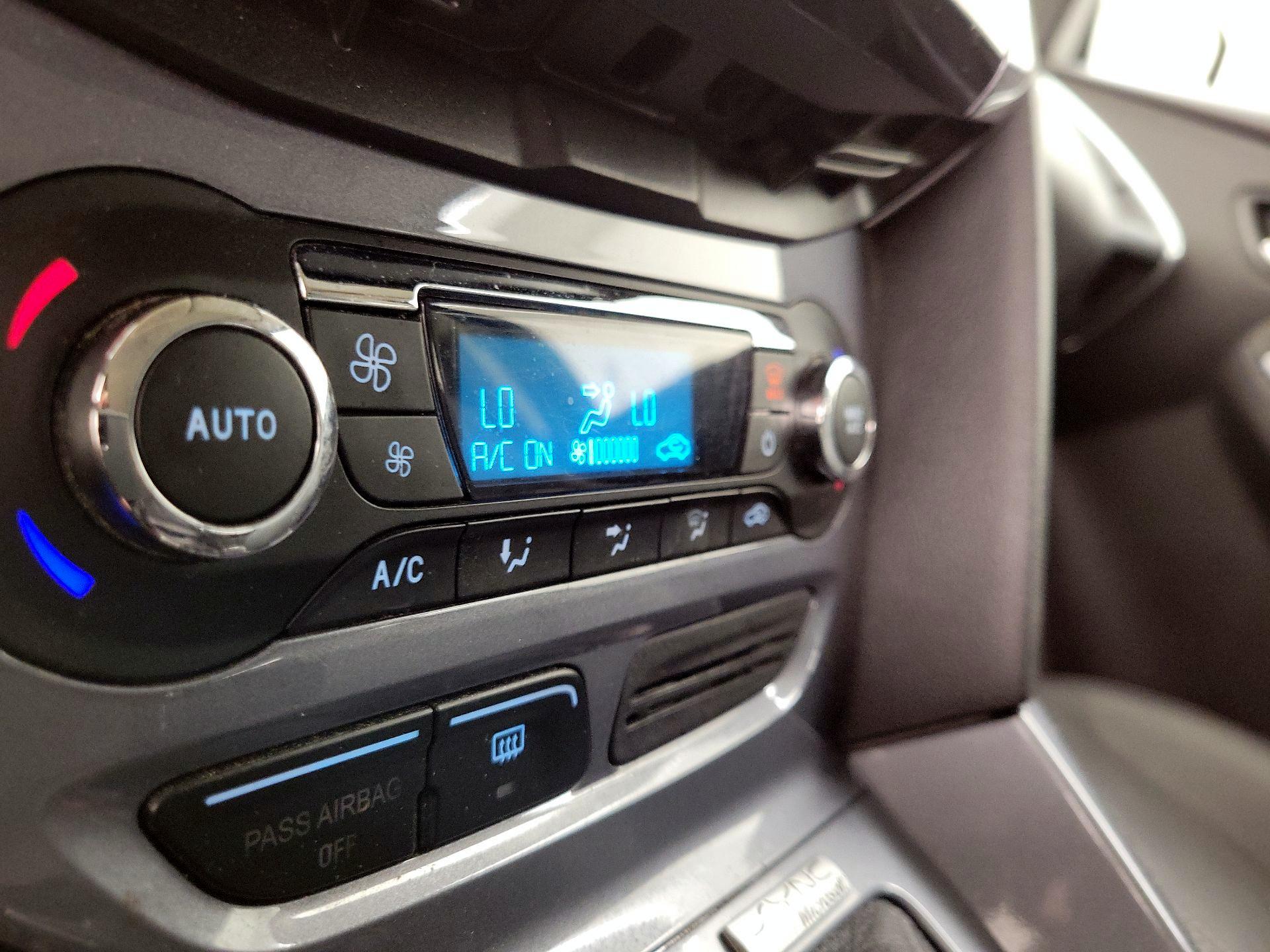 Thumbnail: 2014 Ford Focus - 17
