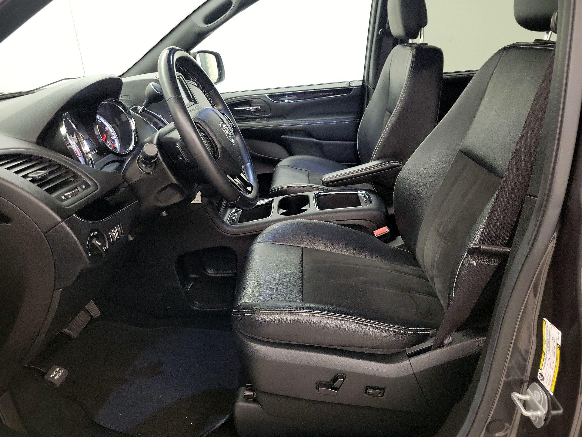 Thumbnail: 2019 Dodge Grand Caravan - 11