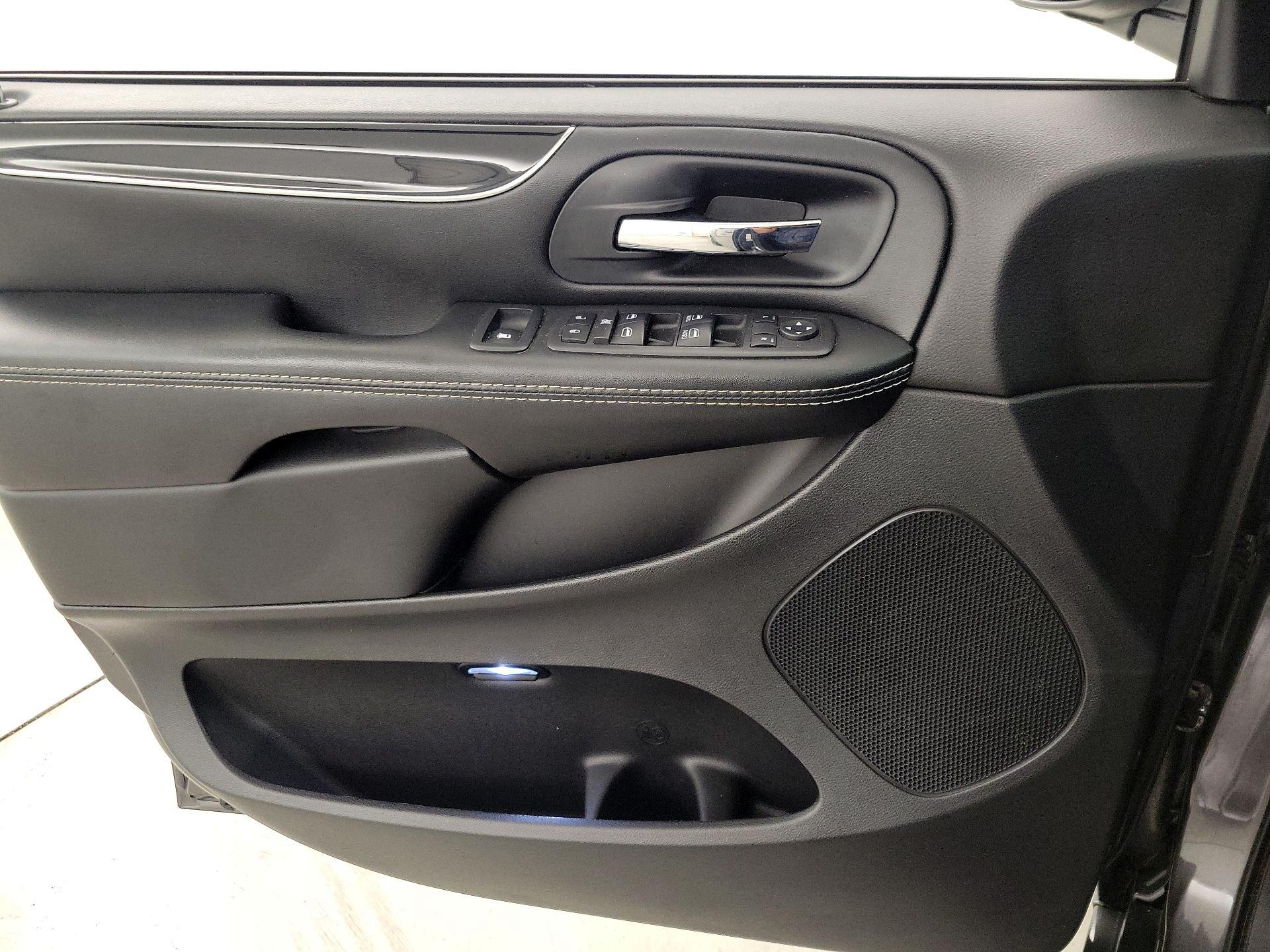 Thumbnail: 2019 Dodge Grand Caravan - 12