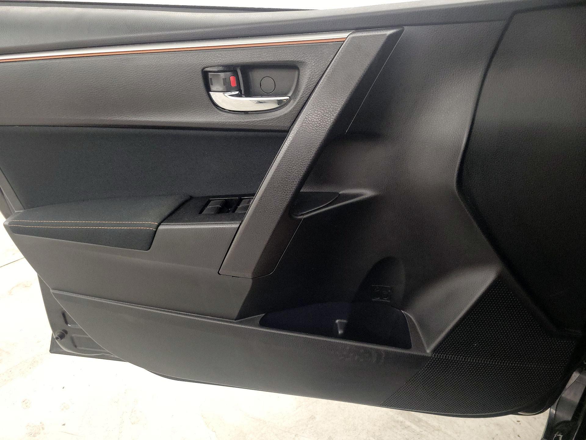 Thumbnail: 2015 Toyota Corolla - 12