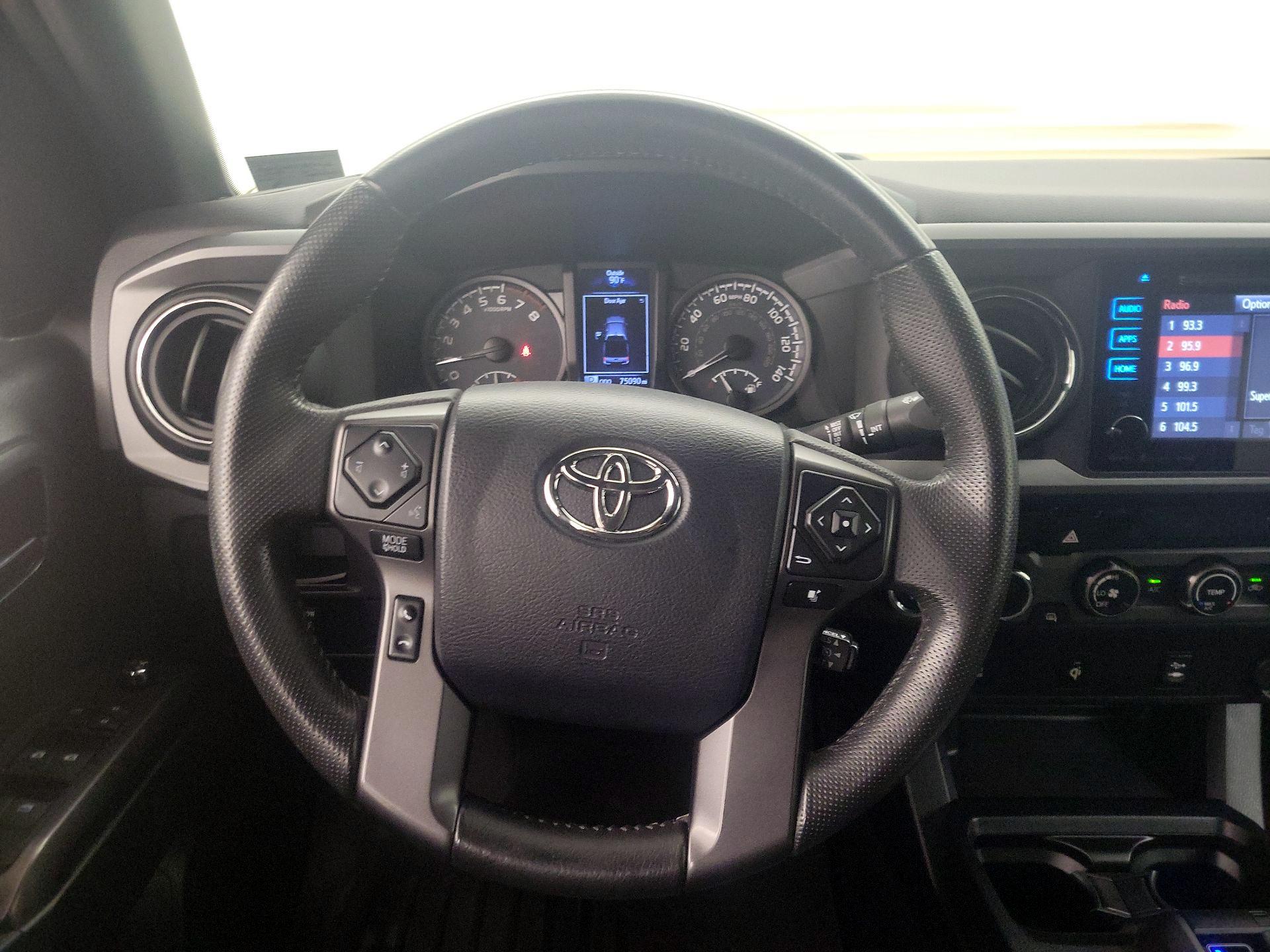 Thumbnail: 2016 Toyota Tacoma - 10