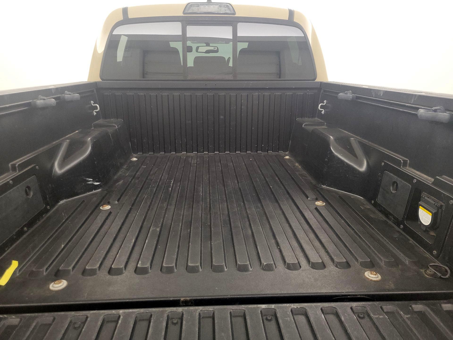 Thumbnail: 2016 Toyota Tacoma - 20