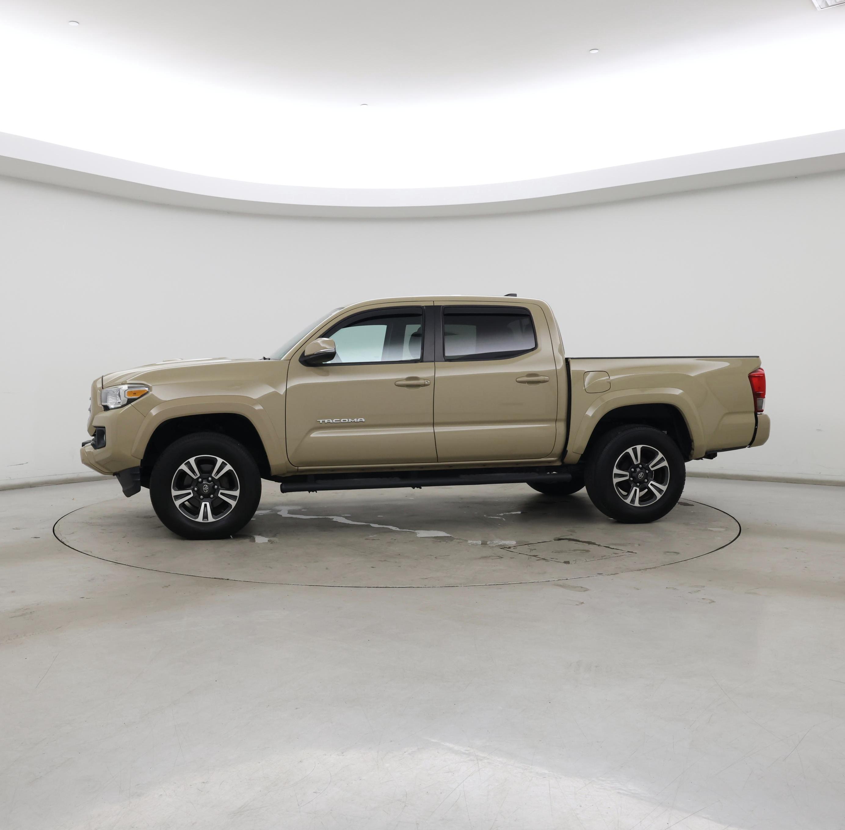 Thumbnail: 2016 Toyota Tacoma - 3