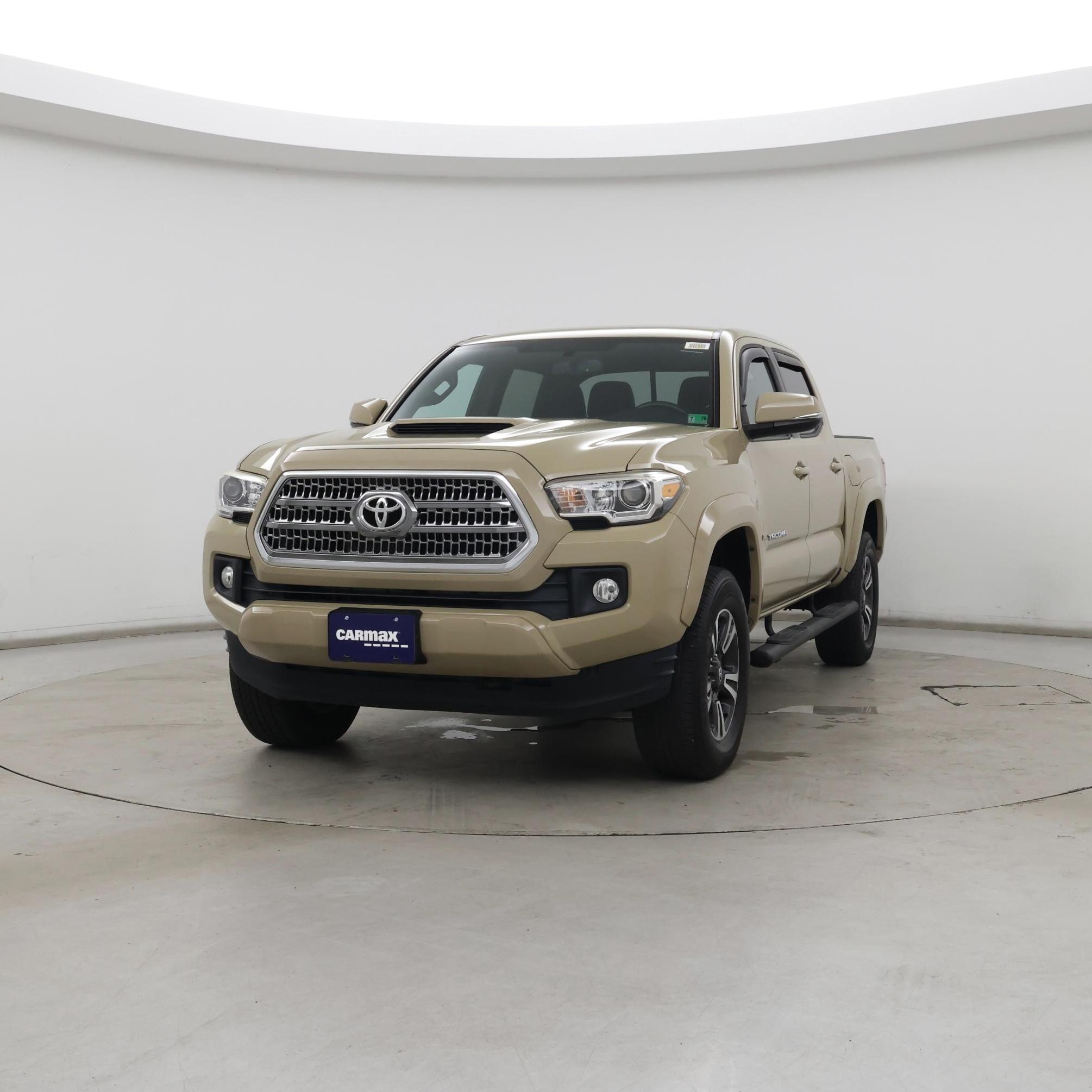 Thumbnail: 2016 Toyota Tacoma - 4