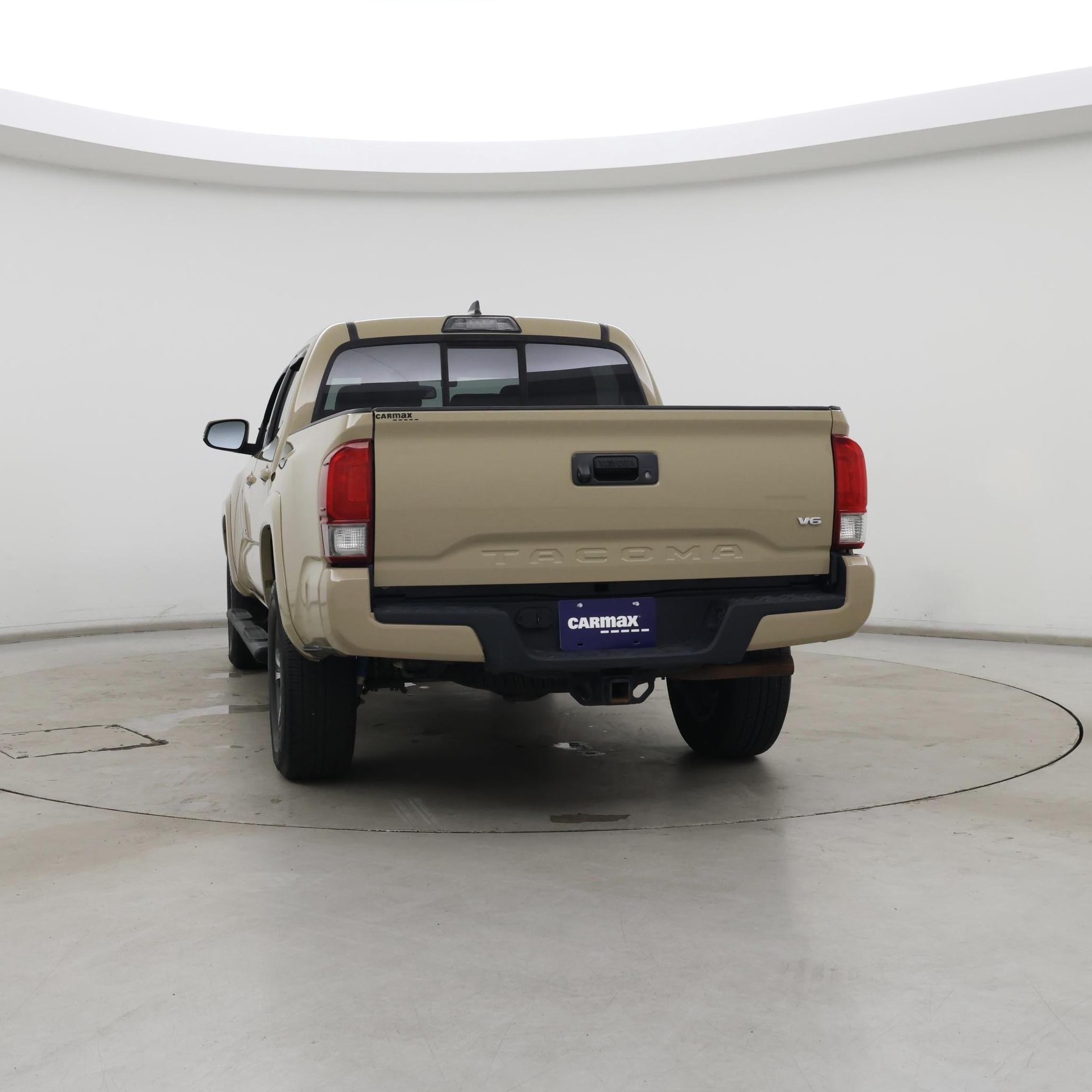 Thumbnail: 2016 Toyota Tacoma - 6